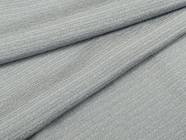 ■■■　サイズ　■■■ 身丈 150cm（肩から） 裄丈 67cm 袖丈 45.5cm　縫込み 5.5cm 袖幅 34cm 前幅 29cm 後幅 33cm 着物縫いこみ 内揚げ 8cm 裄 お袖側 約1cm　身頃側 約1cm ■■■　商品詳細　■■■ 【正絹・一つ紋】 状態は接写画像のように衿山に薄い汚れがございますが その他特に目立ったシミ汚れなどもなく大変良い状態です。 大変上質な逸品になります。 お安く出品致しますので、是非この機会にいかがでしょうか？ ■■■　注意事項　■■■ ■モニター発色の具合により色合いが異なる場合がございます。 ■寸法は多少の誤差が生じる場合がございますのでご了承ください。 ■縫込みの長さが左右非対称の場合は短い部分を記載しております。 左右非対称であってもご返品・お値引き等の保証は出来かねますので、ご了承の上ご購入をお願い致します。 ■シミ等のチェックには注意を払っておりますが、見落としがある場合もございますし、個人の見解も様々ですので神経質な方のご購入はお控えください。 ■箪笥に入っておりました着物や帯なので畳みシワや匂いがあるものもございます。 ■お休みは基本的に土日祝となりますが、その他臨時でお休みする場合がございますのでご了承ください。 ■商品の発送は平日のみの発送となります。 ■夜間と土曜、日曜日はお問い合わせの回答が遅れる場合がございます。 ■当店では、お直し、紋入れ、お手入れ等は承っておりません。 ■生地の状態（ヤケ、経年劣化等）によってはサイズ直しが出来ない場合がございます。 その点もどうかご了承のうえ、ご購入をお願いいたします。 ■弊社で取り扱う商品は一点ものにつき、時期や在庫状況に応じて金額が変更となる場合がございます。 ■検針は行っておりません。予めご了承いただきますようお願いいたします。 ■【洗える着物】と記載のある商品におきましては、商品お届け後に洗濯を行ってしまってからのご返品にはご対応しかねます。 念の為、専門店でのお手入れをお願いいたします。 ■着物のサイズ目安は下記を参考ください↓ ＜女性着物＞　お端折り次第で＋5?　−10?が着用可能サイズ 　例）身丈170?の場合、身長160?〜175? ＜男性着物＞　身丈＋約25?〜27?程が適応身長 　例）身丈155?の場合、身長180〜182?