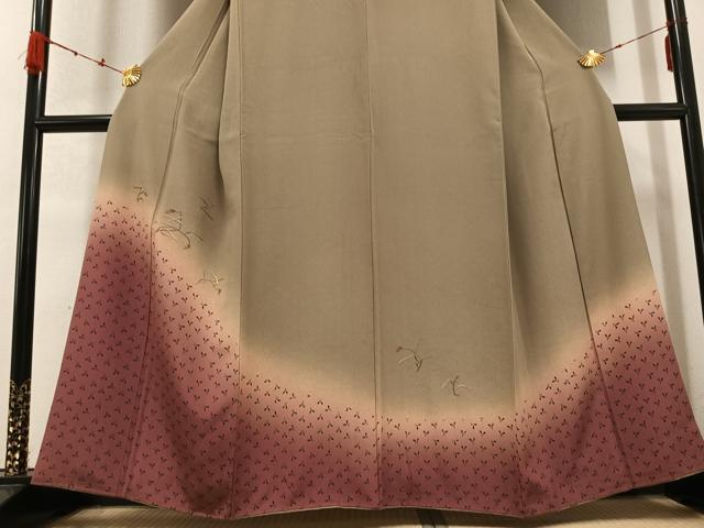 平和屋の平和屋着物●訪問着 刺繍 草花文 暈し染め 正絹 逸品 AABD0816ph｜アングル3