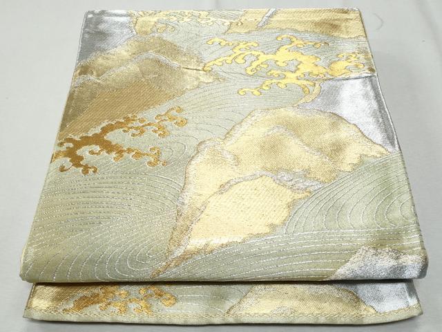 ■■■　サイズ　■■■ 長さ 408cm 幅 30cm程 ■■■　商品詳細　■■■ 【正絹・芯なし】 詳細に関しましては、画像をご確認ください。 大変上質な逸品になります。 お安く出品致しますので、是非この機会にいかがでしょうか？ ※汚れ等に関しましては、着用時には見えない部分になるかと思いますのであまり気にならずお召になれるかと思います。 ■■■　注意事項　■■■ ■モニター発色の具合により色合いが異なる場合がございます。 ■寸法は多少の誤差が生じる場合がございますのでご了承ください。 ■縫込みの長さが左右非対称の場合は短い部分を記載しております。 左右非対称であってもご返品・お値引き等の保証は出来かねますので、ご了承の上ご購入をお願い致します。 ■シミ等のチェックには注意を払っておりますが、見落としがある場合もございますし、個人の見解も様々ですので神経質な方のご購入はお控えください。 ■箪笥に入っておりました着物や帯なので畳みシワや匂いがあるものもございます。 ■お休みは基本的に土日祝となりますが、その他臨時でお休みする場合がございますのでご了承ください。 ■商品の発送は平日のみの発送となります。 ■夜間と土曜、日曜日はお問い合わせの回答が遅れる場合がございます。 ■当店では、お直し、紋入れ、お手入れ等は承っておりません。 ■生地の状態（ヤケ、経年劣化等）によってはサイズ直しが出来ない場合がございます。 その点もどうかご了承のうえ、ご購入をお願いいたします。 ■弊社で取り扱う商品は一点ものにつき、時期や在庫状況に応じて金額が変更となる場合がございます。 ■検針は行っておりません。予めご了承いただきますようお願いいたします。 ■【洗える着物】と記載のある商品におきましては、商品お届け後に洗濯を行ってしまってからのご返品にはご対応しかねます。 念の為、専門店でのお手入れをお願いいたします。 ■着物のサイズ目安は下記を参考ください↓ ＜女性着物＞　お端折り次第で＋5cm　−1cmが着用可能サイズ 　例）身丈170cmの場合、身長160cm〜175cm ＜男性着物＞　身丈＋約25cm〜27cm程が適応身長 　例）身丈155cmの場合、身長180〜182cm