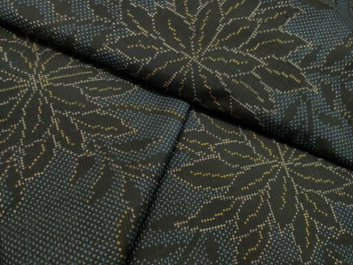 平和屋着物●本場大島紬 7マルキ 草花文 正絹 逸品 DAAS2202tw 平和屋着物●本場大島紬 7マルキ 草花文 正絹 逸品 DAAS2202tw