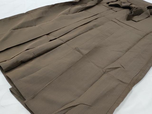 ■■■　サイズ　■■■ 紐下丈　約82.5cm ■■■　商品詳細　■■■ 【正絹】 状態は画像を添付しておりますので、そちらをご確認下さいますよう宜しくお願い致します。 大変上質な逸品になります。 お安く出品致しますので、是非この機会にいかがでしょうか？ ■■■　注意事項　■■■ ■モニター発色の具合により色合いが異なる場合がございます。 ■寸法は多少の誤差が生じる場合がございますのでご了承ください。 ■縫込みの長さが左右非対称の場合は短い部分を記載しております。 左右非対称であってもご返品・お値引き等の保証は出来かねますので、ご了承の上ご購入をお願い致します。 ■シミ等のチェックには注意を払っておりますが、見落としがある場合もございますし、個人の見解も様々ですので神経質な方のご購入はお控えください。 ■箪笥に入っておりました着物や帯なので畳みシワや匂いがあるものもございます。 ■お休みは基本的に土日祝となりますが、その他臨時でお休みする場合がございますのでご了承ください。 ■商品の発送は平日のみの発送となります。 ■夜間と土曜、日曜日はお問い合わせの回答が遅れる場合がございます。 ■当店では、お直し、紋入れ、お手入れ等は承っておりません。 ■生地の状態（ヤケ、経年劣化等）によってはサイズ直しが出来ない場合がございます。 その点もどうかご了承のうえ、ご購入をお願いいたします。 ■弊社で取り扱う商品は一点ものにつき、時期や在庫状況に応じて金額が変更となる場合がございます。 ■検針は行っておりません。予めご了承いただきますようお願いいたします。 ■【洗える着物】と記載のある商品におきましては、商品お届け後に洗濯を行ってしまってからのご返品にはご対応しかねます。 念の為、専門店でのお手入れをお願いいたします。 ■着物のサイズ目安は下記を参考ください↓ ＜女性着物＞　お端折り次第で＋5cm　−1cmが着用可能サイズ 　例）身丈170cmの場合、身長160cm〜175cm ＜男性着物＞　身丈＋約25cm〜27cm程が適応身長 　例）身丈155cmの場合、身長180〜182cm