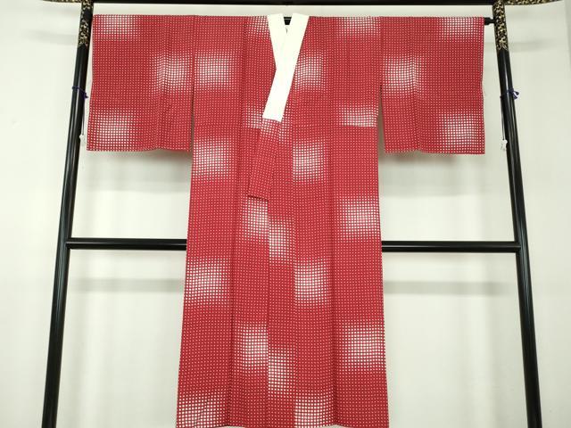 ■■■　サイズ　■■■ 身丈 131.5cm（肩から） 裄丈 67cm 袖丈 48.5cm　縫込み 5cm 袖幅 34cm 前幅 28cm 後幅 31.5cm 着物縫いこみ 内揚げ 3.5cm 裄 お袖側 約1.5cm　身頃側 約0cm ■■■　商品詳細　■■■ 【正絹・未使用】 状態は特に目立ったシミ汚れなどもなく大変良い状態です。 大変上質な逸品になります。 お安く出品致しますので、是非この機会にいかがでしょうか？ ■■■　注意事項　■■■ ■モニター発色の具合により色合いが異なる場合がございます。 ■寸法は多少の誤差が生じる場合がございますのでご了承ください。 ■縫込みの長さが左右非対称の場合は短い部分を記載しております。 左右非対称であってもご返品・お値引き等の保証は出来かねますので、ご了承の上ご購入をお願い致します。 ■シミ等のチェックには注意を払っておりますが、見落としがある場合もございますし、個人の見解も様々ですので神経質な方のご購入はお控えください。 ■箪笥に入っておりました着物や帯なので畳みシワや匂いがあるものもございます。 ■お休みは基本的に土日祝となりますが、その他臨時でお休みする場合がございますのでご了承ください。 ■商品の発送は平日のみの発送となります。 ■夜間と土曜、日曜日はお問い合わせの回答が遅れる場合がございます。 ■当店では、お直し、紋入れ、お手入れ等は承っておりません。 ■生地の状態（ヤケ、経年劣化等）によってはサイズ直しが出来ない場合がございます。 その点もどうかご了承のうえ、ご購入をお願いいたします。 ■弊社で取り扱う商品は一点ものにつき、時期や在庫状況に応じて金額が変更となる場合がございます。 ■検針は行っておりません。予めご了承いただきますようお願いいたします。 ■【洗える着物】と記載のある商品におきましては、商品お届け後に洗濯を行ってしまってからのご返品にはご対応しかねます。 念の為、専門店でのお手入れをお願いいたします。 ■着物のサイズ目安は下記を参考ください↓ ＜女性着物＞　お端折り次第で＋5cm　−1cmが着用可能サイズ 　例）身丈170cmの場合、身長160cm〜175cm ＜男性着物＞　身丈＋約25cm〜27cm程が適応身長 　例）身丈155cmの場合、身長180〜182cm