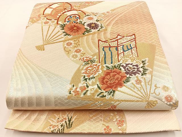 ■■■　サイズ　■■■ 長さ 432cm 幅 31cm程 ■■■　商品詳細　■■■ 【正絹】 詳細に関しましては、画像をご確認ください。 大変上質な逸品になります。 お安く出品致しますので、是非この機会にいかがでしょうか？ ※汚れ等に関しましては、着用時には見えない部分になるかと思いますのであまり気にならずお召になれるかと思います。 ■■■　注意事項　■■■ ■モニター発色の具合により色合いが異なる場合がございます。 ■寸法は多少の誤差が生じる場合がございますのでご了承ください。 ■縫込みの長さが左右非対称の場合は短い部分を記載しております。 左右非対称であってもご返品・お値引き等の保証は出来かねますので、ご了承の上ご購入をお願い致します。 ■シミ等のチェックには注意を払っておりますが、見落としがある場合もございますし、個人の見解も様々ですので神経質な方のご購入はお控えください。 ■箪笥に入っておりました着物や帯なので畳みシワや匂いがあるものもございます。 ■お休みは基本的に土日祝となりますが、その他臨時でお休みする場合がございますのでご了承ください。 ■商品の発送は平日のみの発送となります。 ■夜間と土曜、日曜日はお問い合わせの回答が遅れる場合がございます。 ■当店では、お直し、紋入れ、お手入れ等は承っておりません。 ■生地の状態（ヤケ、経年劣化等）によってはサイズ直しが出来ない場合がございます。 その点もどうかご了承のうえ、ご購入をお願いいたします。 ■弊社で取り扱う商品は一点ものにつき、時期や在庫状況に応じて金額が変更となる場合がございます。 ■検針は行っておりません。予めご了承いただきますようお願いいたします。 ■【洗える着物】と記載のある商品におきましては、商品お届け後に洗濯を行ってしまってからのご返品にはご対応しかねます。 念の為、専門店でのお手入れをお願いいたします。 ■着物のサイズ目安は下記を参考ください↓ ＜女性着物＞　お端折り次第で＋5cm　−1cmが着用可能サイズ 　例）身丈170cmの場合、身長160cm〜175cm ＜男性着物＞　身丈＋約25cm〜27cm程が適応身長 　例）身丈155cmの場合、身長180〜182cm