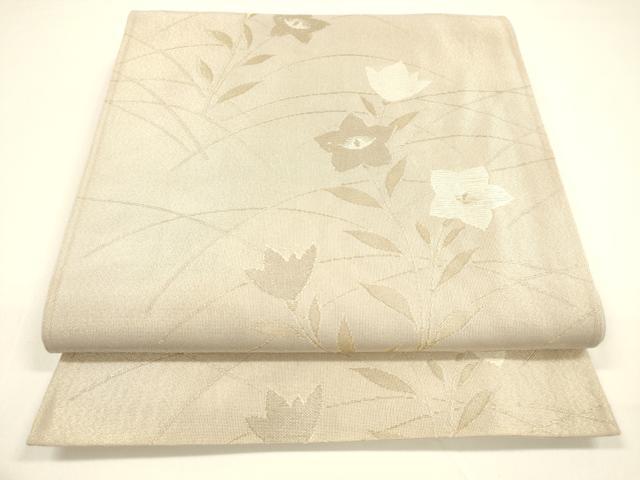 ■■■　サイズ　■■■ 長さ 410cm 幅 30cm程 ■■■　商品詳細　■■■ 【正絹・芯なし】 状態は接写画像のように 太鼓上部・柄止まり・裏地に薄い汚れがございますが その他特に目立ったシミ汚れなどもなく大変良い状態です。 着用時には見えない部分になりますのであまり気にならずお召になれるかと思います。 大変上質な逸品になります。 お安く出品致しますので、是非この機会にいかがでしょうか？ ■■■　注意事項　■■■ ■モニター発色の具合により色合いが異なる場合がございます。 ■寸法は多少の誤差が生じる場合がございますのでご了承ください。 ■縫込みの長さが左右非対称の場合は短い部分を記載しております。 左右非対称であってもご返品・お値引き等の保証は出来かねますので、ご了承の上ご購入をお願い致します。 ■シミ等のチェックには注意を払っておりますが、見落としがある場合もございますし、個人の見解も様々ですので神経質な方のご購入はお控えください。 ■箪笥に入っておりました着物や帯なので畳みシワや匂いがあるものもございます。 ■お休みは基本的に土日祝となりますが、その他臨時でお休みする場合がございますのでご了承ください。 ■商品の発送は平日のみの発送となります。 ■夜間と土曜、日曜日はお問い合わせの回答が遅れる場合がございます。 ■当店では、お直し、紋入れ、お手入れ等は承っておりません。 ■生地の状態（ヤケ、経年劣化等）によってはサイズ直しが出来ない場合がございます。 その点もどうかご了承のうえ、ご購入をお願いいたします。 ■弊社で取り扱う商品は一点ものにつき、時期や在庫状況に応じて金額が変更となる場合がございます。 ■検針は行っておりません。予めご了承いただきますようお願いいたします。 ■【洗える着物】と記載のある商品におきましては、商品お届け後に洗濯を行ってしまってからのご返品にはご対応しかねます。 念の為、専門店でのお手入れをお願いいたします。 ■着物のサイズ目安は下記を参考ください↓ ＜女性着物＞　お端折り次第で＋5cm　−1cmが着用可能サイズ 　例）身丈170cmの場合、身長160cm〜175cm ＜男性着物＞　身丈＋約25cm〜27cm程が適応身長 　例）身丈155cmの場合、身長180〜182cm