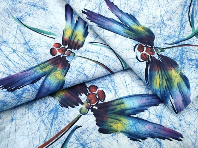 ■■■　サイズ　■■■ 身丈 150cm（肩から） 裄丈 61.5cm 袖丈 44.5cm　縫込み 6.5cm 袖幅 31.5cm 前幅 23cm 後幅 28cm 着物縫いこみ 内揚げ 0cm 裄 お袖側 約2.5cm　身頃側 約4cm ■■■　商品詳細　■■■ 【綿】 状態は接写画像のように衿山・表地所々に薄い汚れがございます。 大変上質な逸品になりますのでぜひお手入れをされてお召しになられてはいかがでしょうか。 お安く出品致しますので、是非この機会にいかがでしょうか？ ■■■　注意事項　■■■ ■モニター発色の具合により色合いが異なる場合がございます。 ■寸法は多少の誤差が生じる場合がございますのでご了承ください。 ■縫込みの長さが左右非対称の場合は短い部分を記載しております。 左右非対称であってもご返品・お値引き等の保証は出来かねますので、ご了承の上ご購入をお願い致します。 ■シミ等のチェックには注意を払っておりますが、見落としがある場合もございますし、個人の見解も様々ですので神経質な方のご購入はお控えください。 ■箪笥に入っておりました着物や帯なので畳みシワや匂いがあるものもございます。 ■お休みは基本的に土日祝となりますが、その他臨時でお休みする場合がございますのでご了承ください。 ■商品の発送は平日のみの発送となります。 ■夜間と土曜、日曜日はお問い合わせの回答が遅れる場合がございます。 ■当店では、お直し、紋入れ、お手入れ等は承っておりません。 ■生地の状態（ヤケ、経年劣化等）によってはサイズ直しが出来ない場合がございます。 その点もどうかご了承のうえ、ご購入をお願いいたします。 ■弊社で取り扱う商品は一点ものにつき、時期や在庫状況に応じて金額が変更となる場合がございます。 ■検針は行っておりません。予めご了承いただきますようお願いいたします。 ■【洗える着物】と記載のある商品におきましては、商品お届け後に洗濯を行ってしまってからのご返品にはご対応しかねます。 念の為、専門店でのお手入れをお願いいたします。 ■写真に写っている物が全てになります。それ以外の付属品はございませんのでご了承ください。 ■状態に関する写真につきましては、掲載可能な写真枚数に限りがあるため、各箇所につき1枚参考画像を掲載しております。 ■着物のサイズ目安は下記を参考ください↓ ＜女性着物＞　お端折り次第で＋5cm　－1cmが着用可能サイズ 　例）身丈170cmの場合、身長160cm～175cm ＜男性着物＞　身丈＋約25cm～27cm程が適応身長 　例）身丈155cmの場合、身長180～182cm