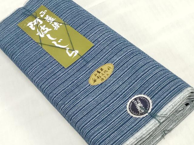 ■■■　サイズ　■■■ 長さ　　着尺分あり 幅　　　約37cm ■■■　商品詳細　■■■ 【綿・未使用】 状態は特に目立ったシミ汚れなどもなく大変良い状態です。 徳島県の伝統的な綿織物で、 国によって伝統的工芸品に指定されている阿波しじら織。 かつて徳島藩では庶民の絹織物の着用が禁じられており、 綿織物をよりお洒落に楽しみたいという人々の思いから生まれた織物です。 経糸の伸縮性を利用した、独特のしぼのある風合いが 素朴な魅力に満ちていて、なんといっても先染め糸で 織り表された柄が気取らないお洒落さを感じさせます。 また、木綿の肌触りも大変優しくさらさらしており、 吸湿性に優れていますので蒸れずに快適な着物姿を楽しめます。 大変上質な逸品になります。 お安く出品致しますので、是非この機会にいかがでしょうか？ ■■■　注意事項　■■■ ■モニター発色の具合により色合いが異なる場合がございます。 ■寸法は多少の誤差が生じる場合がございますのでご了承ください。 ■縫込みの長さが左右非対称の場合は短い部分を記載しております。 左右非対称であってもご返品・お値引き等の保証は出来かねますので、ご了承の上ご購入をお願い致します。 ■シミ等のチェックには注意を払っておりますが、見落としがある場合もございますし、個人の見解も様々ですので神経質な方のご購入はお控えください。 ■箪笥に入っておりました着物や帯なので畳みシワや匂いがあるものもございます。 ■お休みは基本的に土日祝となりますが、その他臨時でお休みする場合がございますのでご了承ください。 ■商品の発送は平日のみの発送となります。 ■夜間と土曜、日曜日はお問い合わせの回答が遅れる場合がございます。 ■当店では、お直し、紋入れ、お手入れ等は承っておりません。 ■生地の状態（ヤケ、経年劣化等）によってはサイズ直しが出来ない場合がございます。 その点もどうかご了承のうえ、ご購入をお願いいたします。 ■弊社で取り扱う商品は一点ものにつき、時期や在庫状況に応じて金額が変更となる場合がございます。 ■検針は行っておりません。予めご了承いただきますようお願いいたします。 ■【洗える着物】と記載のある商品におきましては、商品お届け後に洗濯を行ってしまってからのご返品にはご対応しかねます。 念の為、専門店でのお手入れをお願いいたします。 ■写真に写っている物が全てになります。それ以外の付属品はございませんのでご了承ください。 ■状態に関する写真につきましては、掲載可能な写真枚数に限りがあるため、各箇所につき1枚参考画像を掲載しております。 ■着物のサイズ目安は下記を参考ください↓ ＜女性着物＞　お端折り次第で＋5cm　−1cmが着用可能サイズ 　例）身丈170cmの場合、身長160cm〜175cm ＜男性着物＞　身丈＋約25cm〜27cm程が適応身長 　例）身丈155cmの場合、身長180〜182cm