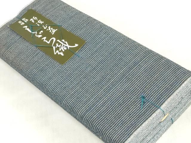 ■■■　サイズ　■■■ 長さ　　着尺分あり 幅　　　約36cm ■■■　商品詳細　■■■ 【綿・未使用】 状態は接写画像のように表地中程にヤケがございます。 徳島県の伝統的な綿織物で、 国によって伝統的工芸品に指定されている阿波しじら織。 かつて徳島藩では庶民の絹織物の着用が禁じられており、 綿織物をよりお洒落に楽しみたいという人々の思いから生まれた織物です。 経糸の伸縮性を利用した、独特のしぼのある風合いが 素朴な魅力に満ちていて、なんといっても先染め糸で 織り表された柄が気取らないお洒落さを感じさせます。 また、木綿の肌触りも大変優しくさらさらしており、 吸湿性に優れていますので蒸れずに快適な着物姿を楽しめます。 大変上質な逸品になります。 お安く出品致しますので、是非この機会にいかがでしょうか？ ■■■　注意事項　■■■ ■モニター発色の具合により色合いが異なる場合がございます。 ■寸法は多少の誤差が生じる場合がございますのでご了承ください。 ■縫込みの長さが左右非対称の場合は短い部分を記載しております。 左右非対称であってもご返品・お値引き等の保証は出来かねますので、ご了承の上ご購入をお願い致します。 ■シミ等のチェックには注意を払っておりますが、見落としがある場合もございますし、個人の見解も様々ですので神経質な方のご購入はお控えください。 ■箪笥に入っておりました着物や帯なので畳みシワや匂いがあるものもございます。 ■お休みは基本的に土日祝となりますが、その他臨時でお休みする場合がございますのでご了承ください。 ■商品の発送は平日のみの発送となります。 ■夜間と土曜、日曜日はお問い合わせの回答が遅れる場合がございます。 ■当店では、お直し、紋入れ、お手入れ等は承っておりません。 ■生地の状態（ヤケ、経年劣化等）によってはサイズ直しが出来ない場合がございます。 その点もどうかご了承のうえ、ご購入をお願いいたします。 ■弊社で取り扱う商品は一点ものにつき、時期や在庫状況に応じて金額が変更となる場合がございます。 ■検針は行っておりません。予めご了承いただきますようお願いいたします。 ■【洗える着物】と記載のある商品におきましては、商品お届け後に洗濯を行ってしまってからのご返品にはご対応しかねます。 念の為、専門店でのお手入れをお願いいたします。 ■写真に写っている物が全てになります。それ以外の付属品はございませんのでご了承ください。 ■状態に関する写真につきましては、掲載可能な写真枚数に限りがあるため、各箇所につき1枚参考画像を掲載しております。 ■着物のサイズ目安は下記を参考ください↓ ＜女性着物＞　お端折り次第で＋5cm　−1cmが着用可能サイズ 　例）身丈170cmの場合、身長160cm〜175cm ＜男性着物＞　身丈＋約25cm〜27cm程が適応身長 　例）身丈155cmの場合、身長180〜182cm