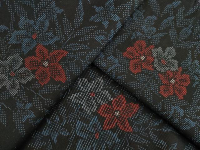 平和屋着物●本場大島紬　一元絣　草花文　黒地　正絹　逸品　AABB7331ck