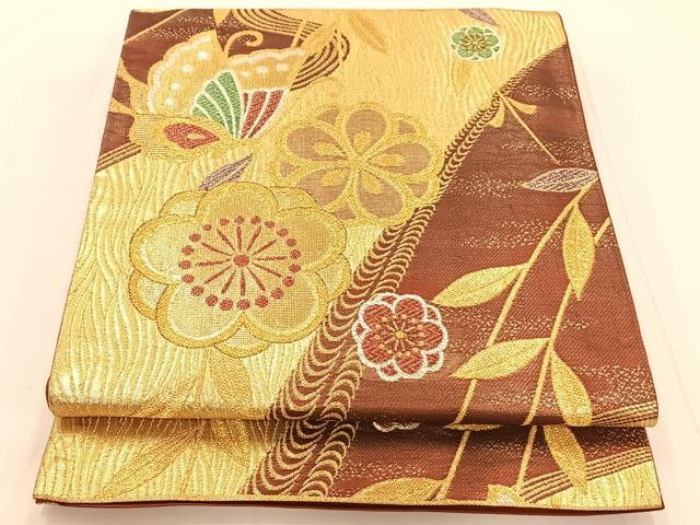 ■■■　サイズ　■■■ 長さ 436cm 幅 30.5cm程 ■■■　商品詳細　■■■ 【正絹・芯なし・関西仕立て】 詳細に関しましては、画像をご確認ください。 大変上質な逸品になります。 お安く出品致しますので、是非この機会にいかがでしょうか？ ■■■　注意事項　■■■ ■モニター発色の具合により色合いが異なる場合がございます。 ■寸法は多少の誤差が生じる場合がございますのでご了承ください。 ■縫込みの長さが左右非対称の場合は短い部分を記載しております。 左右非対称であってもご返品・お値引き等の保証は出来かねますので、ご了承の上ご購入をお願い致します。 ■シミ等のチェックには注意を払っておりますが、見落としがある場合もございますし、個人の見解も様々ですので神経質な方のご購入はお控えください。 ■箪笥に入っておりました着物や帯なので畳みシワや匂いがあるものもございます。 ■お休みは基本的に土日祝となりますが、その他臨時でお休みする場合がございますのでご了承ください。 ■商品の発送は平日のみの発送となります。 ■夜間と土曜、日曜日はお問い合わせの回答が遅れる場合がございます。 ■当店では、お直し、紋入れ、お手入れ等は承っておりません。 ■生地の状態（ヤケ、経年劣化等）によってはサイズ直しが出来ない場合がございます。 その点もどうかご了承のうえ、ご購入をお願いいたします。 ■弊社で取り扱う商品は一点ものにつき、時期や在庫状況に応じて金額が変更となる場合がございます。 ■検針は行っておりません。予めご了承いただきますようお願いいたします。 ■【洗える着物】と記載のある商品におきましては、商品お届け後に洗濯を行ってしまってからのご返品にはご対応しかねます。 念の為、専門店でのお手入れをお願いいたします。 ■着物のサイズ目安は下記を参考ください↓ ＜女性着物＞　お端折り次第で＋5cm　−1cmが着用可能サイズ 　例）身丈170cmの場合、身長160cm〜175cm ＜男性着物＞　身丈＋約25cm〜27cm程が適応身長 　例）身丈155cmの場合、身長180〜182cm