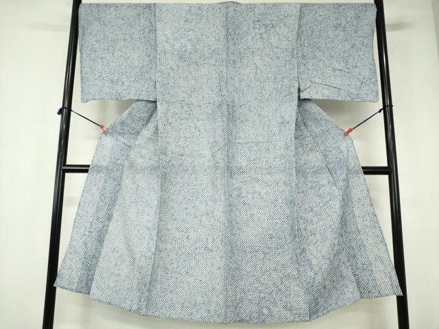 ■■■　サイズ　■■■ 身丈 139.5cm（肩から） 裄丈 69cm 袖丈 48cm　縫込み 3.5cm 袖幅 35cm 前幅 26.5cm 後幅 33cm 着物縫いこみ 内揚げ 7.5cm 裄 お袖側 約0cm　身頃側 約0cm ■■■　商品詳細　■■■ 【綿】 状態は接写画像のように衿裏・衿山に薄い汚れがございますが その他特に目立ったシミ汚れなどもなく大変良い状態です。 人気の高い“有松鳴海絞り”の浴衣でございます。 “鳴海絞り”ならではの表情を生み出す立体感と 淡いぼかしで息を吹き込まれ、 今にも動き出しそうな迫力を放っております。 夏祭りや花火大会、これから増えるイベントに連れ立って、 より夏をお楽しみ下さいませ。 大変上質な逸品になります。 お安く出品致しますので、是非この機会にいかがでしょうか？ ■■■　注意事項　■■■ ■モニター発色の具合により色合いが異なる場合がございます。 ■寸法は多少の誤差が生じる場合がございますのでご了承ください。 ■縫込みの長さが左右非対称の場合は短い部分を記載しております。 左右非対称であってもご返品・お値引き等の保証は出来かねますので、ご了承の上ご購入をお願い致します。 ■シミ等のチェックには注意を払っておりますが、見落としがある場合もございますし、個人の見解も様々ですので神経質な方のご購入はお控えください。 ■箪笥に入っておりました着物や帯なので畳みシワや匂いがあるものもございます。 ■お休みは基本的に土日祝となりますが、その他臨時でお休みする場合がございますのでご了承ください。 ■商品の発送は平日のみの発送となります。 ■夜間と土曜、日曜日はお問い合わせの回答が遅れる場合がございます。 ■当店では、お直し、紋入れ、お手入れ等は承っておりません。 ■生地の状態（ヤケ、経年劣化等）によってはサイズ直しが出来ない場合がございます。 その点もどうかご了承のうえ、ご購入をお願いいたします。 ■弊社で取り扱う商品は一点ものにつき、時期や在庫状況に応じて金額が変更となる場合がございます。 ■検針は行っておりません。予めご了承いただきますようお願いいたします。 ■【洗える着物】と記載のある商品におきましては、商品お届け後に洗濯を行ってしまってからのご返品にはご対応しかねます。 念の為、専門店でのお手入れをお願いいたします。 ■写真に写っている物が全てになります。それ以外の付属品はございませんのでご了承ください。 ■状態に関する写真につきましては、掲載可能な写真枚数に限りがあるため、各箇所につき1枚参考画像を掲載しております。 ■着物のサイズ目安は下記を参考ください↓ ＜女性着物＞　お端折り次第で＋5cm　−1cmが着用可能サイズ 　例）身丈170cmの場合、身長160cm〜175cm ＜男性着物＞　身丈＋約25cm〜27cm程が適応身長 　例）身丈155cmの場合、身長180〜182cm