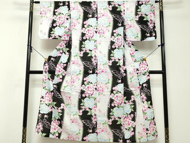 ■■■　サイズ　■■■ 身丈 150.5cm（肩から） 裄丈 62.5cm 袖丈 46cm　縫込み 1cm 袖幅 32cm 前幅 22cm 後幅 28cm 着物縫いこみ 内揚げ 0cm 裄 お袖側 約1.5cm　身頃側 約1.5cm ■■■　商品詳細　■■■ 【綿】 状態は特に目立ったシミ汚れなどもなく大変良い状態です。 大変上質な逸品になります。 お安く出品致しますので、是非この機会にいかがでしょうか？ ■■■　注意事項　■■■ ■モニター発色の具合により色合いが異なる場合がございます。 ■寸法は多少の誤差が生じる場合がございますのでご了承ください。 ■縫込みの長さが左右非対称の場合は短い部分を記載しております。 左右非対称であってもご返品・お値引き等の保証は出来かねますので、ご了承の上ご購入をお願い致します。 ■シミ等のチェックには注意を払っておりますが、見落としがある場合もございますし、個人の見解も様々ですので神経質な方のご購入はお控えください。 ■箪笥に入っておりました着物や帯なので畳みシワや匂いがあるものもございます。 ■お休みは基本的に土日祝となりますが、その他臨時でお休みする場合がございますのでご了承ください。 ■商品の発送は平日のみの発送となります。 ■夜間と土曜、日曜日はお問い合わせの回答が遅れる場合がございます。 ■当店では、お直し、紋入れ、お手入れ等は承っておりません。 ■生地の状態（ヤケ、経年劣化等）によってはサイズ直しが出来ない場合がございます。 その点もどうかご了承のうえ、ご購入をお願いいたします。 ■弊社で取り扱う商品は一点ものにつき、時期や在庫状況に応じて金額が変更となる場合がございます。 ■検針は行っておりません。予めご了承いただきますようお願いいたします。 ■【洗える着物】と記載のある商品におきましては、商品お届け後に洗濯を行ってしまってからのご返品にはご対応しかねます。 念の為、専門店でのお手入れをお願いいたします。 ■写真に写っている物が全てになります。それ以外の付属品はございませんのでご了承ください。 ■状態に関する写真につきましては、掲載可能な写真枚数に限りがあるため、各箇所につき1枚参考画像を掲載しております。 ■着物のサイズ目安は下記を参考ください↓ ＜女性着物＞　お端折り次第で＋5cm　−1cmが着用可能サイズ 　例）身丈170cmの場合、身長160cm〜175cm ＜男性着物＞　身丈＋約25cm〜27cm程が適応身長 　例）身丈155cmの場合、身長180〜182cm