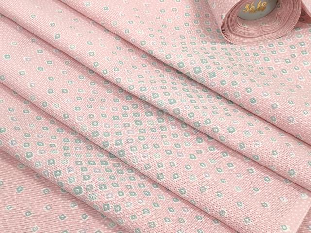 ■■■　サイズ　■■■ 長さ　　着尺分あり 幅　　　約36.5cm ■■■　商品詳細　■■■ 【化繊・未使用】 状態は接写画像のように表地中程に薄い汚れがございます。 お安く出品致しますので、是非この機会にいかがでしょうか？ ※ご自身で洗濯された場合の保証はできかねます。専門店にご相談ください。 ■■■　注意事項　■■■ ■モニター発色の具合により色合いが異なる場合がございます。 ■寸法は多少の誤差が生じる場合がございますのでご了承ください。 ■縫込みの長さが左右非対称の場合は短い部分を記載しております。 左右非対称であってもご返品・お値引き等の保証は出来かねますので、ご了承の上ご購入をお願い致します。 ■シミ等のチェックには注意を払っておりますが、見落としがある場合もございますし、個人の見解も様々ですので神経質な方のご購入はお控えください。 ■箪笥に入っておりました着物や帯なので畳みシワや匂いがあるものもございます。 ■お休みは基本的に土日祝となりますが、その他臨時でお休みする場合がございますのでご了承ください。 ■商品の発送は平日のみの発送となります。 ■夜間と土曜、日曜日はお問い合わせの回答が遅れる場合がございます。 ■当店では、お直し、紋入れ、お手入れ等は承っておりません。 ■生地の状態（ヤケ、経年劣化等）によってはサイズ直しが出来ない場合がございます。 その点もどうかご了承のうえ、ご購入をお願いいたします。 ■弊社で取り扱う商品は一点ものにつき、時期や在庫状況に応じて金額が変更となる場合がございます。 ■検針は行っておりません。予めご了承いただきますようお願いいたします。 ■【洗える着物】と記載のある商品におきましては、商品お届け後に洗濯を行ってしまってからのご返品にはご対応しかねます。 念の為、専門店でのお手入れをお願いいたします。 ■着物のサイズ目安は下記を参考ください↓ ＜女性着物＞　お端折り次第で＋5cm　−1cmが着用可能サイズ 　例）身丈170cmの場合、身長160cm〜175cm ＜男性着物＞　身丈＋約25cm〜27cm程が適応身長 　例）身丈155cmの場合、身長180〜182cm