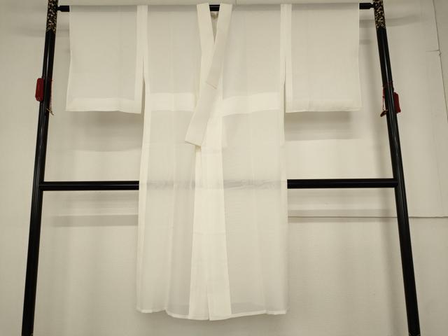 ■■■　サイズ　■■■ 身丈 124cm（肩から） 裄丈 62cm 袖丈 48cm　縫込み 5cm 袖幅 31cm 前幅 27cm 後幅 29.5cm 着物縫いこみ 内揚げ 7.5cm 裄 お袖側 約2.5cm　身頃側 約2cm ■■■　商品詳細　■■■ 【化繊】 状態は特に目立ったシミ汚れなどもなく大変良い状態です。 お安く出品致しますので、是非この機会にいかがでしょうか？ ■■■　注意事項　■■■ ■モニター発色の具合により色合いが異なる場合がございます。 ■寸法は多少の誤差が生じる場合がございますのでご了承ください。 ■縫込みの長さが左右非対称の場合は短い部分を記載しております。 左右非対称であってもご返品・お値引き等の保証は出来かねますので、ご了承の上ご購入をお願い致します。 ■シミ等のチェックには注意を払っておりますが、見落としがある場合もございますし、個人の見解も様々ですので神経質な方のご購入はお控えください。 ■箪笥に入っておりました着物や帯なので畳みシワや匂いがあるものもございます。 ■お休みは基本的に土日祝となりますが、その他臨時でお休みする場合がございますのでご了承ください。 ■商品の発送は平日のみの発送となります。 ■夜間と土曜、日曜日はお問い合わせの回答が遅れる場合がございます。 ■当店では、お直し、紋入れ、お手入れ等は承っておりません。 ■生地の状態（ヤケ、経年劣化等）によってはサイズ直しが出来ない場合がございます。 その点もどうかご了承のうえ、ご購入をお願いいたします。 ■弊社で取り扱う商品は一点ものにつき、時期や在庫状況に応じて金額が変更となる場合がございます。 ■検針は行っておりません。予めご了承いただきますようお願いいたします。 ■【洗える着物】と記載のある商品におきましては、商品お届け後に洗濯を行ってしまってからのご返品にはご対応しかねます。 念の為、専門店でのお手入れをお願いいたします。 ■着物のサイズ目安は下記を参考ください↓ ＜女性着物＞　お端折り次第で＋5?　−10?が着用可能サイズ 　例）身丈170?の場合、身長160?〜175? ＜男性着物＞　身丈＋約25?〜27?程が適応身長 　例）身丈155?の場合、身長180〜182?