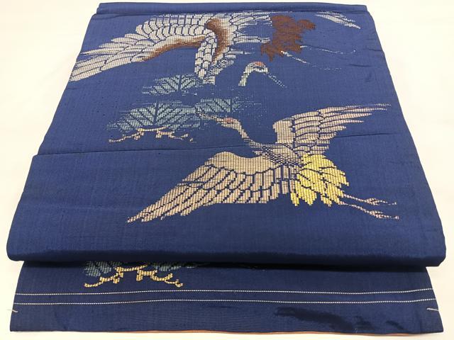 ■■■　サイズ　■■■ 長さ 360cm 幅 29.5cm程 ■■■　商品詳細　■■■ 【正絹】 詳細に関しましては、画像をご確認ください。 大変上質な逸品になります。 お安く出品致しますので、是非この機会にいかがでしょうか？ ※アンティークになりますのでお品物の状態の感じ方には個人差がございます。 ご理解の上でのご入札をお願い致します。 ※若干着用シワがございます。 ■■■　注意事項　■■■ ■モニター発色の具合により色合いが異なる場合がございます。 ■寸法は多少の誤差が生じる場合がございますのでご了承ください。 ■縫込みの長さが左右非対称の場合は短い部分を記載しております。 左右非対称であってもご返品・お値引き等の保証は出来かねますので、ご了承の上ご購入をお願い致します。 ■シミ等のチェックには注意を払っておりますが、見落としがある場合もございますし、個人の見解も様々ですので神経質な方のご購入はお控えください。 ■箪笥に入っておりました着物や帯なので畳みシワや匂いがあるものもございます。 ■お休みは基本的に土日祝となりますが、その他臨時でお休みする場合がございますのでご了承ください。 ■商品の発送は平日のみの発送となります。 ■夜間と土曜、日曜日はお問い合わせの回答が遅れる場合がございます。 ■当店では、お直し、紋入れ、お手入れ等は承っておりません。 ■生地の状態（ヤケ、経年劣化等）によってはサイズ直しが出来ない場合がございます。 その点もどうかご了承のうえ、ご購入をお願いいたします。 ■弊社で取り扱う商品は一点ものにつき、時期や在庫状況に応じて金額が変更となる場合がございます。 ■検針は行っておりません。予めご了承いただきますようお願いいたします。 ■【洗える着物】と記載のある商品におきましては、商品お届け後に洗濯を行ってしまってからのご返品にはご対応しかねます。 念の為、専門店でのお手入れをお願いいたします。 ■着物のサイズ目安は下記を参考ください↓ ＜女性着物＞　お端折り次第で＋5cm　−1cmが着用可能サイズ 　例）身丈170cmの場合、身長160cm〜175cm ＜男性着物＞　身丈＋約25cm〜27cm程が適応身長 　例）身丈155cmの場合、身長180〜182cm