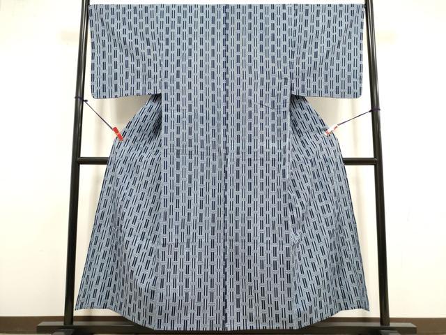 ■■■　サイズ　■■■ 身丈 152.5cm（肩から） 裄丈 67.5cm 袖丈 48.5cm　縫込み 4cm 袖幅 34cm 前幅 27.5cm 後幅 31cm 着物縫いこみ 内揚げ 5.5cm 裄 お袖側 約1.5cm　身頃側 約0cm ■■■　商品詳細　■■■ 【綿】 状態は接写画像のように後身頃・居敷当て・肩当てに薄い汚れがございますが その他特に目立ったシミ汚れなどもなく大変良い状態です。 大変上質な逸品になります。 お安く出品致しますので、是非この機会にいかがでしょうか？ ■■■　注意事項　■■■ ■モニター発色の具合により色合いが異なる場合がございます。 ■寸法は多少の誤差が生じる場合がございますのでご了承ください。 ■縫込みの長さが左右非対称の場合は短い部分を記載しております。 左右非対称であってもご返品・お値引き等の保証は出来かねますので、ご了承の上ご購入をお願い致します。 ■シミ等のチェックには注意を払っておりますが、見落としがある場合もございますし、個人の見解も様々ですので神経質な方のご購入はお控えください。 ■箪笥に入っておりました着物や帯なので畳みシワや匂いがあるものもございます。 ■お休みは基本的に土日祝となりますが、その他臨時でお休みする場合がございますのでご了承ください。 ■商品の発送は平日のみの発送となります。 ■夜間と土曜、日曜日はお問い合わせの回答が遅れる場合がございます。 ■当店では、お直し、紋入れ、お手入れ等は承っておりません。 ■生地の状態（ヤケ、経年劣化等）によってはサイズ直しが出来ない場合がございます。 その点もどうかご了承のうえ、ご購入をお願いいたします。 ■弊社で取り扱う商品は一点ものにつき、時期や在庫状況に応じて金額が変更となる場合がございます。 ■検針は行っておりません。予めご了承いただきますようお願いいたします。 ■【洗える着物】と記載のある商品におきましては、商品お届け後に洗濯を行ってしまってからのご返品にはご対応しかねます。 念の為、専門店でのお手入れをお願いいたします。 ■写真に写っている物が全てになります。それ以外の付属品はございませんのでご了承ください。 ■状態に関する写真につきましては、掲載可能な写真枚数に限りがあるため、各箇所につき1枚参考画像を掲載しております。 ■着物のサイズ目安は下記を参考ください↓ ＜女性着物＞　お端折り次第で＋5cm　−1cmが着用可能サイズ 　例）身丈170cmの場合、身長160cm〜175cm ＜男性着物＞　身丈＋約25cm〜27cm程が適応身長 　例）身丈155cmの場合、身長180〜182cm