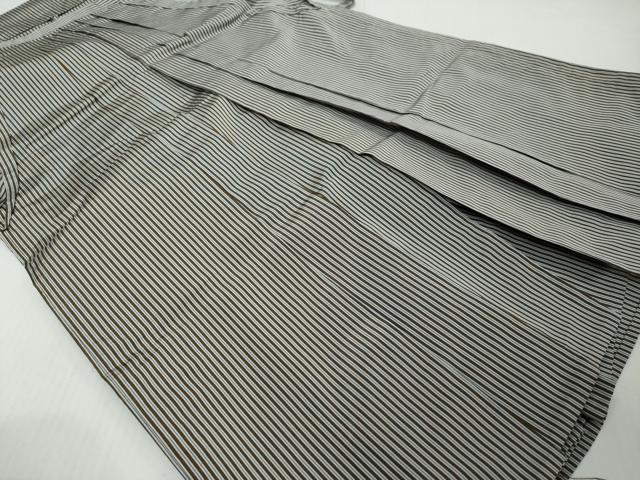 ■■■　サイズ　■■■ 紐下丈　約92.5cm ■■■　商品詳細　■■■ 【正絹】 状態は特に目立ったシミ汚れなどもなく大変良い状態です。 大変上質な逸品になります。 お安く出品致しますので、是非この機会にいかがでしょうか？ ■■■　注意事項　■■■ ■モニター発色の具合により色合いが異なる場合がございます。 ■寸法は多少の誤差が生じる場合がございますのでご了承ください。 ■縫込みの長さが左右非対称の場合は短い部分を記載しております。 左右非対称であってもご返品・お値引き等の保証は出来かねますので、ご了承の上ご購入をお願い致します。 ■シミ等のチェックには注意を払っておりますが、見落としがある場合もございますし、個人の見解も様々ですので神経質な方のご購入はお控えください。 ■箪笥に入っておりました着物や帯なので畳みシワや匂いがあるものもございます。 ■お休みは基本的に土日祝となりますが、その他臨時でお休みする場合がございますのでご了承ください。 ■商品の発送は平日のみの発送となります。 ■夜間と土曜、日曜日はお問い合わせの回答が遅れる場合がございます。 ■当店では、お直し、紋入れ、お手入れ等は承っておりません。 ■生地の状態（ヤケ、経年劣化等）によってはサイズ直しが出来ない場合がございます。 その点もどうかご了承のうえ、ご購入をお願いいたします。 ■弊社で取り扱う商品は一点ものにつき、時期や在庫状況に応じて金額が変更となる場合がございます。 ■検針は行っておりません。予めご了承いただきますようお願いいたします。 ■【洗える着物】と記載のある商品におきましては、商品お届け後に洗濯を行ってしまってからのご返品にはご対応しかねます。 念の為、専門店でのお手入れをお願いいたします。 ■写真に写っている物が全てになります。それ以外の付属品はございませんのでご了承ください。 ■状態に関する写真につきましては、掲載可能な写真枚数に限りがあるため、各箇所につき1枚参考画像を掲載しております。 ■着物のサイズ目安は下記を参考ください↓ ＜女性着物＞　お端折り次第で＋5cm　−1cmが着用可能サイズ 　例）身丈170cmの場合、身長160cm〜175cm ＜男性着物＞　身丈＋約25cm〜27cm程が適応身長 　例）身丈155cmの場合、身長180〜182cm