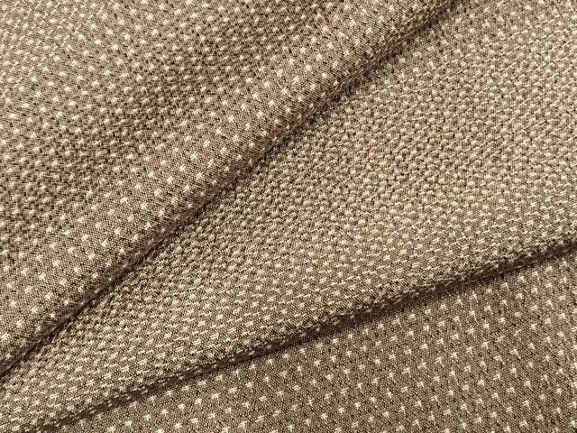 ■■■　サイズ　■■■ 身丈 155cm（肩から） 裄丈 63cm 袖丈 45cm　縫込み 3.5cm 袖幅 32cm 前幅 25cm 後幅 30cm 着物縫いこみ 内揚げ 0cm 裄 お袖側 約3cm　身頃側 約4cm ■■■　商品詳細　■■■ 【正絹・未使用・バチ衿】 状態は特に目立ったシミ汚れなどもなく大変良い状態です。 大変上質な逸品になります。 お安く出品致しますので、是非この機会にいかがでしょうか？ ■■■　注意事項　■■■ ■モニター発色の具合により色合いが異なる場合がございます。 ■寸法は多少の誤差が生じる場合がございますのでご了承ください。 ■縫込みの長さが左右非対称の場合は短い部分を記載しております。 左右非対称であってもご返品・お値引き等の保証は出来かねますので、ご了承の上ご購入をお願い致します。 ■シミ等のチェックには注意を払っておりますが、見落としがある場合もございますし、個人の見解も様々ですので神経質な方のご購入はお控えください。 ■箪笥に入っておりました着物や帯なので畳みシワや匂いがあるものもございます。 ■お休みは基本的に土日祝となりますが、その他臨時でお休みする場合がございますのでご了承ください。 ■商品の発送は平日のみの発送となります。 ■夜間と土曜、日曜日はお問い合わせの回答が遅れる場合がございます。 ■当店では、お直し、紋入れ、お手入れ等は承っておりません。 ■生地の状態（ヤケ、経年劣化等）によってはサイズ直しが出来ない場合がございます。 その点もどうかご了承のうえ、ご購入をお願いいたします。 ■弊社で取り扱う商品は一点ものにつき、時期や在庫状況に応じて金額が変更となる場合がございます。 ■検針は行っておりません。予めご了承いただきますようお願いいたします。 ■【洗える着物】と記載のある商品におきましては、商品お届け後に洗濯を行ってしまってからのご返品にはご対応しかねます。 念の為、専門店でのお手入れをお願いいたします。 ■着物のサイズ目安は下記を参考ください↓ ＜女性着物＞　お端折り次第で＋5cm　−1cmが着用可能サイズ 　例）身丈170cmの場合、身長160cm〜175cm ＜男性着物＞　身丈＋約25cm〜27cm程が適応身長 　例）身丈155cmの場合、身長180〜182cm