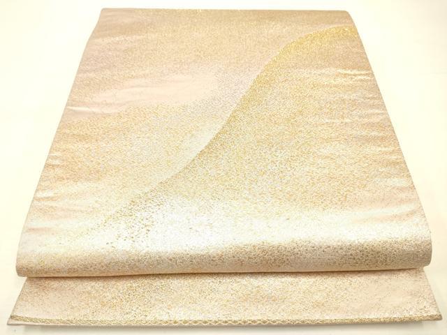 ■■■　サイズ　■■■ 長さ 432cm 幅 30.5cm程 ■■■　商品詳細　■■■ 【正絹・関西仕立て】 詳細に関しましては、画像をご確認ください。 大変上質な逸品になります。 お安く出品致しますので、是非この機会にいかがでしょうか？ ■■■　注意事項　■■■ ■モニター発色の具合により色合いが異なる場合がございます。 ■寸法は多少の誤差が生じる場合がございますのでご了承ください。 ■縫込みの長さが左右非対称の場合は短い部分を記載しております。 左右非対称であってもご返品・お値引き等の保証は出来かねますので、ご了承の上ご購入をお願い致します。 ■シミ等のチェックには注意を払っておりますが、見落としがある場合もございますし、個人の見解も様々ですので神経質な方のご購入はお控えください。 ■箪笥に入っておりました着物や帯なので畳みシワや匂いがあるものもございます。 ■お休みは基本的に土日祝となりますが、その他臨時でお休みする場合がございますのでご了承ください。 ■商品の発送は平日のみの発送となります。 ■夜間と土曜、日曜日はお問い合わせの回答が遅れる場合がございます。 ■当店では、お直し、紋入れ、お手入れ等は承っておりません。 ■生地の状態（ヤケ、経年劣化等）によってはサイズ直しが出来ない場合がございます。 その点もどうかご了承のうえ、ご購入をお願いいたします。 ■弊社で取り扱う商品は一点ものにつき、時期や在庫状況に応じて金額が変更となる場合がございます。 ■検針は行っておりません。予めご了承いただきますようお願いいたします。 ■【洗える着物】と記載のある商品におきましては、商品お届け後に洗濯を行ってしまってからのご返品にはご対応しかねます。 念の為、専門店でのお手入れをお願いいたします。 ■着物のサイズ目安は下記を参考ください↓ ＜女性着物＞　お端折り次第で＋5cm　−1cmが着用可能サイズ 　例）身丈170cmの場合、身長160cm〜175cm ＜男性着物＞　身丈＋約25cm〜27cm程が適応身長 　例）身丈155cmの場合、身長180〜182cm