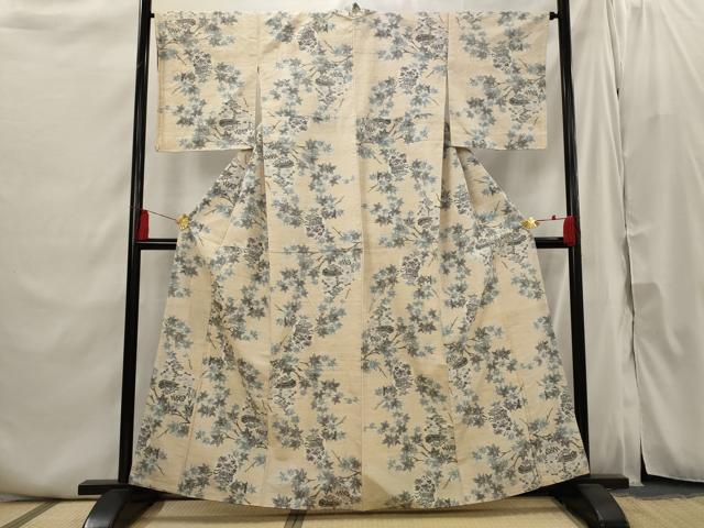 ■■■　サイズ　■■■ 身丈 160cm（肩から） 裄丈 65.5cm 袖丈 48.5cm　縫込み 6cm 袖幅 33cm 前幅 25cm 後幅 30.5cm 着物縫いこみ 内揚げ 3cm 裄 お袖側 約2cm　身頃側 約1.5cm ■■■　商品詳細　■■■ 【正絹】 状態は画像を添付しておりますので、そちらをご確認下さいますよう宜しくお願い致します。 大変上質な逸品になります。 お安く出品致しますので、是非この機会にいかがでしょうか？ ■■■　注意事項　■■■ ■モニター発色の具合により色合いが異なる場合がございます。 ■寸法は多少の誤差が生じる場合がございますのでご了承ください。 ■縫込みの長さが左右非対称の場合は短い部分を記載しております。 左右非対称であってもご返品・お値引き等の保証は出来かねますので、ご了承の上ご購入をお願い致します。 ■シミ等のチェックには注意を払っておりますが、見落としがある場合もございますし、個人の見解も様々ですので神経質な方のご購入はお控えください。 ■箪笥に入っておりました着物や帯なので畳みシワや匂いがあるものもございます。 ■お休みは基本的に土日祝となりますが、その他臨時でお休みする場合がございますのでご了承ください。 ■商品の発送は平日のみの発送となります。 ■夜間と土曜、日曜日はお問い合わせの回答が遅れる場合がございます。 ■当店では、お直し、紋入れ、お手入れ等は承っておりません。 ■生地の状態（ヤケ、経年劣化等）によってはサイズ直しが出来ない場合がございます。 その点もどうかご了承のうえ、ご購入をお願いいたします。 ■弊社で取り扱う商品は一点ものにつき、時期や在庫状況に応じて金額が変更となる場合がございます。 ■検針は行っておりません。予めご了承いただきますようお願いいたします。 ■【洗える着物】と記載のある商品におきましては、商品お届け後に洗濯を行ってしまってからのご返品にはご対応しかねます。 念の為、専門店でのお手入れをお願いいたします。 ■着物のサイズ目安は下記を参考ください↓ ＜女性着物＞　お端折り次第で＋5cm　−1cmが着用可能サイズ 　例）身丈170cmの場合、身長160cm〜175cm ＜男性着物＞　身丈＋約25cm〜27cm程が適応身長 　例）身丈155cmの場合、身長180〜182cm