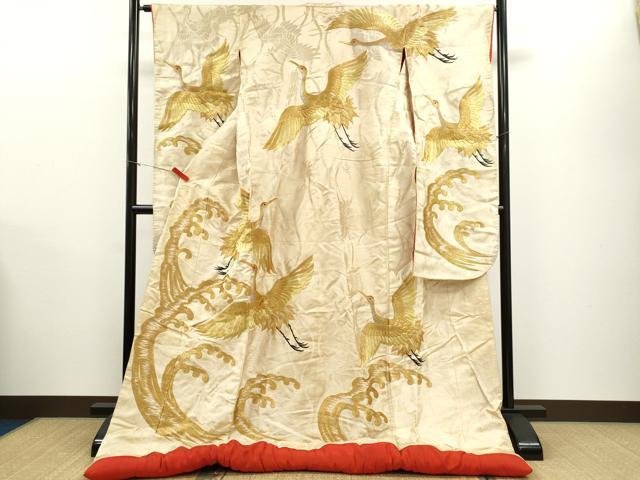 ■■■　サイズ　■■■ 身丈 179.5cm（肩から） 裄丈 65cm 袖丈 104cm　縫込み 5cm 袖幅 32cm 前幅 24.5cm 後幅 30.5cm 着物縫いこみ 内揚げ 0cm 裄 お袖側 約0.5cm　身頃側 約2cm ■■■　商品詳細　■■■ 【正絹】 状態は接写画像のように表地所々・胴裏・ふき綿に薄い汚れ、ふき綿に破れがございます。 大変上質な逸品になりますのでぜひお手入れをされてお召しになられてはいかがでしょうか。 お安く出品致しますので、是非この機会にいかがでしょうか？ ■■■　注意事項　■■■ ■モニター発色の具合により色合いが異なる場合がございます。 ■寸法は多少の誤差が生じる場合がございますのでご了承ください。 ■縫込みの長さが左右非対称の場合は短い部分を記載しております。 左右非対称であってもご返品・お値引き等の保証は出来かねますので、ご了承の上ご購入をお願い致します。 ■シミ等のチェックには注意を払っておりますが、見落としがある場合もございますし、個人の見解も様々ですので神経質な方のご購入はお控えください。 ■箪笥に入っておりました着物や帯なので畳みシワや匂いがあるものもございます。 ■お休みは基本的に土日祝となりますが、その他臨時でお休みする場合がございますのでご了承ください。 ■商品の発送は平日のみの発送となります。 ■夜間と土曜、日曜日はお問い合わせの回答が遅れる場合がございます。 ■当店では、お直し、紋入れ、お手入れ等は承っておりません。 ■生地の状態（ヤケ、経年劣化等）によってはサイズ直しが出来ない場合がございます。 その点もどうかご了承のうえ、ご購入をお願いいたします。 ■弊社で取り扱う商品は一点ものにつき、時期や在庫状況に応じて金額が変更となる場合がございます。 ■検針は行っておりません。予めご了承いただきますようお願いいたします。 ■【洗える着物】と記載のある商品におきましては、商品お届け後に洗濯を行ってしまってからのご返品にはご対応しかねます。 念の為、専門店でのお手入れをお願いいたします。 ■着物のサイズ目安は下記を参考ください↓ ＜女性着物＞　お端折り次第で＋5?　−10?が着用可能サイズ 　例）身丈170?の場合、身長160?〜175? ＜男性着物＞　身丈＋約25?〜27?程が適応身長 　例）身丈155?の場合、身長180〜182?