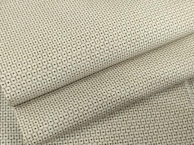 ■■■　サイズ　■■■ 身丈 159cm（肩から） 裄丈 67cm 袖丈 49.5cm　縫込み 1.5cm 袖幅 35cm 前幅 24cm 後幅 30cm 着物縫いこみ 内揚げ 5cm 裄 お袖側 約1cm　身頃側 約3.5cm ■■■　商品詳細　■■■ 【正絹・バチ衿】 状態は接写画像のように表地所々・衿裏・衿に汚れがございます。 大変上質な逸品になりますのでぜひお手入れをされてお召しになられてはいかがでしょうか。 お安く出品致しますので、是非この機会にいかがでしょうか？ ■■■　注意事項　■■■ ■モニター発色の具合により色合いが異なる場合がございます。 ■寸法は多少の誤差が生じる場合がございますのでご了承ください。 ■縫込みの長さが左右非対称の場合は短い部分を記載しております。 左右非対称であってもご返品・お値引き等の保証は出来かねますので、ご了承の上ご購入をお願い致します。 ■シミ等のチェックには注意を払っておりますが、見落としがある場合もございますし、個人の見解も様々ですので神経質な方のご購入はお控えください。 ■箪笥に入っておりました着物や帯なので畳みシワや匂いがあるものもございます。 ■お休みは基本的に土日祝となりますが、その他臨時でお休みする場合がございますのでご了承ください。 ■商品の発送は平日のみの発送となります。 ■夜間と土曜、日曜日はお問い合わせの回答が遅れる場合がございます。 ■当店では、お直し、紋入れ、お手入れ等は承っておりません。 ■生地の状態（ヤケ、経年劣化等）によってはサイズ直しが出来ない場合がございます。 その点もどうかご了承のうえ、ご購入をお願いいたします。 ■弊社で取り扱う商品は一点ものにつき、時期や在庫状況に応じて金額が変更となる場合がございます。 ■検針は行っておりません。予めご了承いただきますようお願いいたします。 ■【洗える着物】と記載のある商品におきましては、商品お届け後に洗濯を行ってしまってからのご返品にはご対応しかねます。 念の為、専門店でのお手入れをお願いいたします。 ■着物のサイズ目安は下記を参考ください↓ ＜女性着物＞　お端折り次第で＋5cm　−1cmが着用可能サイズ 　例）身丈170cmの場合、身長160cm〜175cm ＜男性着物＞　身丈＋約25cm〜27cm程が適応身長 　例）身丈155cmの場合、身長180〜182cm