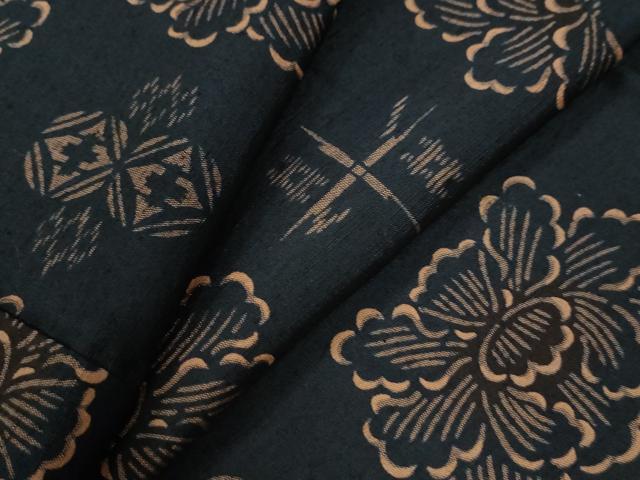 Rakuten - 平和屋着物●上質な紬　牡丹吉祥文　黒地　正絹　逸品　CAAW8228yc