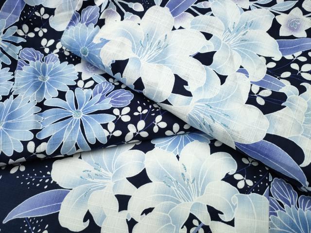 ■■■　サイズ　■■■ 身丈 166cm（肩から） 裄丈 66.5cm 袖丈 48cm　縫込み 1cm 袖幅 34cm 前幅 24cm 後幅 29.5cm 着物縫いこみ 内揚げ 0cm 裄 お袖側 約1cm　身頃側 約1cm ■■■　商品詳細　■■■ 【綿】 状態は特に目立ったシミ汚れなどもなく大変良い状態です。 大変上質な逸品になります。 お安く出品致しますので、是非この機会にいかがでしょうか？ ■■■　注意事項　■■■ ■モニター発色の具合により色合いが異なる場合がございます。 ■寸法は多少の誤差が生じる場合がございますのでご了承ください。 ■シミ等のチェックには注意を払っておりますが、見落としがある場合もございますし、個人の見解も様々ですので神経質な方のご購入はお控えください。 ■箪笥に入っておりました着物や帯なので畳みシワや匂いがあるものもございます。 ■お休みは基本的に土日祝となりますが、その他臨時でお休みする場合がございますのでご了承ください。 ■商品の発送は平日のみの発送となります。 ■夜間と土曜、日曜日はお問い合わせの回答が遅れる場合がございます。 ■当店では、お直し、紋入れ、お手入れ等は承っておりません。 ■生地の状態（ヤケ、経年劣化等）によってはサイズ直しが出来ない場合がございます。 その点もどうかご了承のうえ、ご購入をお願いいたします。 ■着物のサイズ目安は下記を参考ください↓ ＜女性着物＞　身長-10cm+5cmが着用可能サイズ(お端折り次第) 　例）身長160cmの方→着物身丈150cm〜165cm ＜男性着物＞　身長-27cm ±5cmが着用可能サイズ 　例）身長170cmの方→着物身丈138cm〜148cm