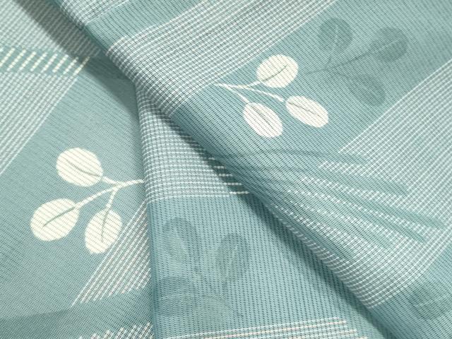 ■■■　サイズ　■■■ 身丈 161cm（肩から） 裄丈 65cm 袖丈 47.5cm　縫込み 4cm 袖幅 33cm 前幅 22.5cm 後幅 28.5cm 着物縫いこみ 内揚げ 0cm 裄 お袖側 約2cm　身頃側 約2.5cm ■■■　商品詳細　■■■ 【化繊・バチ衿】 状態は接写画像のように表地所々に薄い汚れがございます。 ぜひお手入れをされてお召しになられてはいかがでしょうか。 お安く出品致しますので、是非この機会にいかがでしょうか？ ■■■　注意事項　■■■ ■モニター発色の具合により色合いが異なる場合がございます。 ■寸法は多少の誤差が生じる場合がございますのでご了承ください。 ■縫込みの長さが左右非対称の場合は短い部分を記載しております。 左右非対称であってもご返品・お値引き等の保証は出来かねますので、ご了承の上ご購入をお願い致します。 ■シミ等のチェックには注意を払っておりますが、見落としがある場合もございますし、個人の見解も様々ですので神経質な方のご購入はお控えください。 ■箪笥に入っておりました着物や帯なので畳みシワや匂いがあるものもございます。 ■お休みは基本的に土日祝となりますが、その他臨時でお休みする場合がございますのでご了承ください。 ■商品の発送は平日のみの発送となります。 ■夜間と土曜、日曜日はお問い合わせの回答が遅れる場合がございます。 ■当店では、お直し、紋入れ、お手入れ等は承っておりません。 ■生地の状態（ヤケ、経年劣化等）によってはサイズ直しが出来ない場合がございます。 その点もどうかご了承のうえ、ご購入をお願いいたします。 ■弊社で取り扱う商品は一点ものにつき、時期や在庫状況に応じて金額が変更となる場合がございます。 ■検針は行っておりません。予めご了承いただきますようお願いいたします。 ■【洗える着物】と記載のある商品におきましては、商品お届け後に洗濯を行ってしまってからのご返品にはご対応しかねます。 念の為、専門店でのお手入れをお願いいたします。 ■着物のサイズ目安は下記を参考ください↓ ＜女性着物＞　お端折り次第で＋5cm　−1cmが着用可能サイズ 　例）身丈170cmの場合、身長160cm〜175cm ＜男性着物＞　身丈＋約25cm〜27cm程が適応身長 　例）身丈155cmの場合、身長180〜182cm