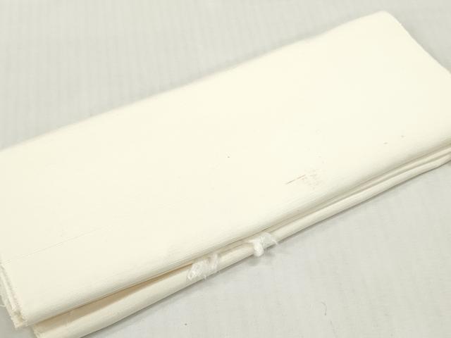 ■■■　サイズ　■■■ 長さ　　着尺分あり 幅　　　約36.5cm ■■■　商品詳細　■■■ 【正絹・未使用】 状態は接写画像のように表地所々・裏面所々に薄い汚れがございます。 大変上質な逸品になります。 お安く出品致しますので、是非この機会にいかがでしょうか？ ■■■　注意事項　■■■ ■モニター発色の具合により色合いが異なる場合がございます。 ■寸法は多少の誤差が生じる場合がございますのでご了承ください。 ■縫込みの長さが左右非対称の場合は短い部分を記載しております。 左右非対称であってもご返品・お値引き等の保証は出来かねますので、ご了承の上ご購入をお願い致します。 ■シミ等のチェックには注意を払っておりますが、見落としがある場合もございますし、個人の見解も様々ですので神経質な方のご購入はお控えください。 ■箪笥に入っておりました着物や帯なので畳みシワや匂いがあるものもございます。 ■お休みは基本的に土日祝となりますが、その他臨時でお休みする場合がございますのでご了承ください。 ■商品の発送は平日のみの発送となります。 ■夜間と土曜、日曜日はお問い合わせの回答が遅れる場合がございます。 ■当店では、お直し、紋入れ、お手入れ等は承っておりません。 ■生地の状態（ヤケ、経年劣化等）によってはサイズ直しが出来ない場合がございます。 その点もどうかご了承のうえ、ご購入をお願いいたします。 ■弊社で取り扱う商品は一点ものにつき、時期や在庫状況に応じて金額が変更となる場合がございます。 ■検針は行っておりません。予めご了承いただきますようお願いいたします。 ■【洗える着物】と記載のある商品におきましては、商品お届け後に洗濯を行ってしまってからのご返品にはご対応しかねます。 念の為、専門店でのお手入れをお願いいたします。 ■写真に写っている物が全てになります。それ以外の付属品はございませんのでご了承ください。 ■状態に関する写真につきましては、掲載可能な写真枚数に限りがあるため、各箇所につき1枚参考画像を掲載しております。 ■着物のサイズ目安は下記を参考ください↓ ＜女性着物＞　お端折り次第で＋5cm　−1cmが着用可能サイズ 　例）身丈170cmの場合、身長160cm〜175cm ＜男性着物＞　身丈＋約25cm〜27cm程が適応身長 　例）身丈155cmの場合、身長180〜182cm