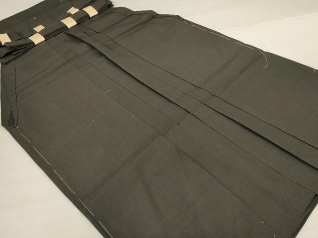 ■■■　サイズ　■■■ 紐下丈　約84cm ■■■　商品詳細　■■■ 【正絹】 状態は接写画像のように後襞に薄い汚れがございますが その他特に目立ったシミ汚れなどもなく大変良い状態です。 大変上質な逸品になります。 お安く出品致しますので、是非この機会にいかがでしょうか？ ■■■　注意事項　■■■ ■モニター発色の具合により色合いが異なる場合がございます。 ■寸法は多少の誤差が生じる場合がございますのでご了承ください。 ■縫込みの長さが左右非対称の場合は短い部分を記載しております。 左右非対称であってもご返品・お値引き等の保証は出来かねますので、ご了承の上ご購入をお願い致します。 ■シミ等のチェックには注意を払っておりますが、見落としがある場合もございますし、個人の見解も様々ですので神経質な方のご購入はお控えください。 ■箪笥に入っておりました着物や帯なので畳みシワや匂いがあるものもございます。 ■お休みは基本的に土日祝となりますが、その他臨時でお休みする場合がございますのでご了承ください。 ■商品の発送は平日のみの発送となります。 ■夜間と土曜、日曜日はお問い合わせの回答が遅れる場合がございます。 ■当店では、お直し、紋入れ、お手入れ等は承っておりません。 ■生地の状態（ヤケ、経年劣化等）によってはサイズ直しが出来ない場合がございます。 その点もどうかご了承のうえ、ご購入をお願いいたします。 ■弊社で取り扱う商品は一点ものにつき、時期や在庫状況に応じて金額が変更となる場合がございます。 ■検針は行っておりません。予めご了承いただきますようお願いいたします。 ■【洗える着物】と記載のある商品におきましては、商品お届け後に洗濯を行ってしまってからのご返品にはご対応しかねます。 念の為、専門店でのお手入れをお願いいたします。 ■写真に写っている物が全てになります。それ以外の付属品はございませんのでご了承ください。 ■状態に関する写真につきましては、掲載可能な写真枚数に限りがあるため、各箇所につき1枚参考画像を掲載しております。 ■着物のサイズ目安は下記を参考ください↓ ＜女性着物＞　お端折り次第で＋5cm　－1cmが着用可能サイズ 　例）身丈170cmの場合、身長160cm～175cm ＜男性着物＞　身丈＋約25cm～27cm程が適応身長 　例）身丈155cmの場合、身長180～182cm