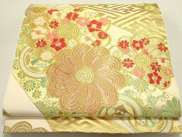 ■■■　サイズ　■■■ 長さ 428cm 幅 31cm程 ■■■　商品詳細　■■■ 【正絹】 状態は接写画像のように 裏地に薄い汚れがございますが その他表地は特に目立ったシミ汚れなどもなく大変良い状態です。 着用時には見えない部分になるかと思いますのであまり気にならずお召になれるかと思います。 川島織物は明治24年、国内業者で初の宮内省御用達となるなど、 創業以来、技術と品質、独自のデザイン表現力にとことんこだわり続け、 今や、「三本線に軍配マークの川島の帯は最高級」 といわれるトップブランドです。 大変上質な逸品になります。 お安く出品致しますので、是非この機会にいかがでしょうか？ ■■■　注意事項　■■■ ■モニター発色の具合により色合いが異なる場合がございます。 ■寸法は多少の誤差が生じる場合がございますのでご了承ください。 ■縫込みの長さが左右非対称の場合は短い部分を記載しております。 左右非対称であってもご返品・お値引き等の保証は出来かねますので、ご了承の上ご購入をお願い致します。 ■シミ等のチェックには注意を払っておりますが、見落としがある場合もございますし、個人の見解も様々ですので神経質な方のご購入はお控えください。 ■箪笥に入っておりました着物や帯なので畳みシワや匂いがあるものもございます。 ■お休みは基本的に土日祝となりますが、その他臨時でお休みする場合がございますのでご了承ください。 ■商品の発送は平日のみの発送となります。 ■夜間と土曜、日曜日はお問い合わせの回答が遅れる場合がございます。 ■当店では、お直し、紋入れ、お手入れ等は承っておりません。 ■生地の状態（ヤケ、経年劣化等）によってはサイズ直しが出来ない場合がございます。 その点もどうかご了承のうえ、ご購入をお願いいたします。 ■弊社で取り扱う商品は一点ものにつき、時期や在庫状況に応じて金額が変更となる場合がございます。 ■検針は行っておりません。予めご了承いただきますようお願いいたします。 ■【洗える着物】と記載のある商品におきましては、商品お届け後に洗濯を行ってしまってからのご返品にはご対応しかねます。 念の為、専門店でのお手入れをお願いいたします。 ■着物のサイズ目安は下記を参考ください↓ ＜女性着物＞　お端折り次第で＋5cm　−1cmが着用可能サイズ 　例）身丈170cmの場合、身長160cm〜175cm ＜男性着物＞　身丈＋約25cm〜27cm程が適応身長 　例）身丈155cmの場合、身長180〜182cm