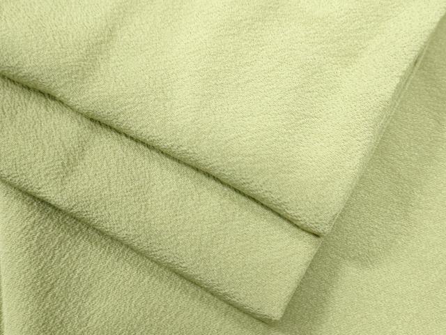 ■■■　サイズ　■■■ 身丈 166cm（肩から） 裄丈 67cm 袖丈 48cm　縫込み 3cm 袖幅 34cm 前幅 24.5cm 後幅 31cm 着物縫いこみ 内揚げ 2cm 裄 お袖側 約2m　身頃側 約3cm ■■■　商品詳細　■■■ 【正絹・一つ紋】 状態は特に目立ったシミ汚れなどもなく大変良い状態です。 大変上質な逸品になります。 お安く出品致しますので、是非この機会にいかがでしょうか？ ■■■　注意事項　■■■ ■モニター発色の具合により色合いが異なる場合がございます。 ■寸法は多少の誤差が生じる場合がございますのでご了承ください。 ■縫込みの長さが左右非対称の場合は短い部分を記載しております。 左右非対称であってもご返品・お値引き等の保証は出来かねますので、ご了承の上ご購入をお願い致します。 ■シミ等のチェックには注意を払っておりますが、見落としがある場合もございますし、個人の見解も様々ですので神経質な方のご購入はお控えください。 ■箪笥に入っておりました着物や帯なので畳みシワや匂いがあるものもございます。 ■お休みは基本的に土日祝となりますが、その他臨時でお休みする場合がございますのでご了承ください。 ■商品の発送は平日のみの発送となります。 ■夜間と土曜、日曜日はお問い合わせの回答が遅れる場合がございます。 ■当店では、お直し、紋入れ、お手入れ等は承っておりません。 ■生地の状態（ヤケ、経年劣化等）によってはサイズ直しが出来ない場合がございます。 その点もどうかご了承のうえ、ご購入をお願いいたします。 ■弊社で取り扱う商品は一点ものにつき、時期や在庫状況に応じて金額が変更となる場合がございます。 ■検針は行っておりません。予めご了承いただきますようお願いいたします。 ■【洗える着物】と記載のある商品におきましては、商品お届け後に洗濯を行ってしまってからのご返品にはご対応しかねます。 念の為、専門店でのお手入れをお願いいたします。 ■着物のサイズ目安は下記を参考ください↓ ＜女性着物＞　お端折り次第で＋5cm　−1cmが着用可能サイズ 　例）身丈170cmの場合、身長160cm〜175cm ＜男性着物＞　身丈＋約25cm〜27cm程が適応身長 　例）身丈155cmの場合、身長180〜182cm