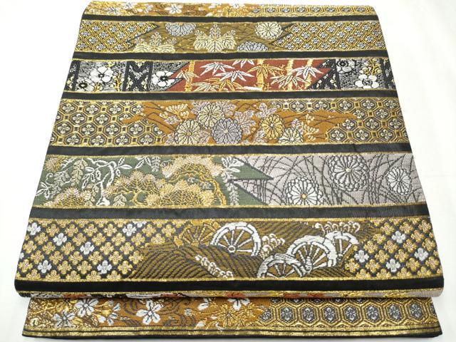 ■■■　サイズ　■■■ 長さ 446cm 幅 30.5cm程 ■■■　商品詳細　■■■ 【正絹】 状態は接写画像のように表地所々に糸よれがございます。 大変上質な逸品になりますのでぜひお手入れをされてお召しになられてはいかがでしょうか。 お安く出品致しますので、是非この機会にいかがでしょうか？ ■■■　注意事項　■■■ ■モニター発色の具合により色合いが異なる場合がございます。 ■寸法は多少の誤差が生じる場合がございますのでご了承ください。 ■縫込みの長さが左右非対称の場合は短い部分を記載しております。 左右非対称であってもご返品・お値引き等の保証は出来かねますので、ご了承の上ご購入をお願い致します。 ■シミ等のチェックには注意を払っておりますが、見落としがある場合もございますし、個人の見解も様々ですので神経質な方のご購入はお控えください。 ■箪笥に入っておりました着物や帯なので畳みシワや匂いがあるものもございます。 ■お休みは基本的に土日祝となりますが、その他臨時でお休みする場合がございますのでご了承ください。 ■商品の発送は平日のみの発送となります。 ■夜間と土曜、日曜日はお問い合わせの回答が遅れる場合がございます。 ■当店では、お直し、紋入れ、お手入れ等は承っておりません。 ■生地の状態（ヤケ、経年劣化等）によってはサイズ直しが出来ない場合がございます。 その点もどうかご了承のうえ、ご購入をお願いいたします。 ■弊社で取り扱う商品は一点ものにつき、時期や在庫状況に応じて金額が変更となる場合がございます。 ■検針は行っておりません。予めご了承いただきますようお願いいたします。 ■【洗える着物】と記載のある商品におきましては、商品お届け後に洗濯を行ってしまってからのご返品にはご対応しかねます。 念の為、専門店でのお手入れをお願いいたします。 ■着物のサイズ目安は下記を参考ください↓ ＜女性着物＞　お端折り次第で＋5cm　−1cmが着用可能サイズ 　例）身丈170cmの場合、身長160cm〜175cm ＜男性着物＞　身丈＋約25cm〜27cm程が適応身長 　例）身丈155cmの場合、身長180〜182cm