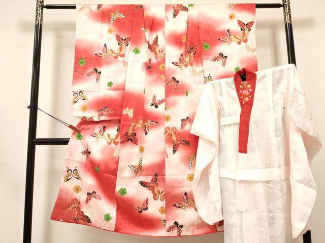 ■■■　サイズ　■■■ 【祝着】 身丈 126.5cm（肩から） 裄丈 51.5cm（肩上げ　4cm） 袖丈 67cm　縫込み 1.5cm 袖幅 32.5cm 前幅 21cm 後幅 26cm 着物縫いこみ 内揚げ 0cm （腰上げ　0cm） 裄 お袖側 約3cm　身頃側 約0cm 【長襦袢】 身丈 93.5cm（肩から） 裄丈 51cm（肩上げ　3.5cm） 袖丈 66.5cm　縫込み 1.5cm 袖幅 32cm 前幅 19.5cm 後幅 25cm 着物縫いこみ 内揚げ 0cm （腰上げ　4cm） 裄 お袖側 約1.5cm　身頃側 約0cm ■■■　商品詳細　■■■ 着物【表地：正絹・裏地：アセテート】の状態は接写画像のように 右袖後に薄い汚れがございますが その他特に目立ったシミ汚れなどもなく大変良い状態です。 長襦袢【化繊】の状態は特に目立ったシミ汚れなどもなく大変良い状態です。 大変上質な逸品になります。 お安く出品致しますので、是非この機会にいかがでしょうか？ ■■■　注意事項　■■■ ■モニター発色の具合により色合いが異なる場合がございます。 ■寸法は多少の誤差が生じる場合がございますのでご了承ください。 ■縫込みの長さが左右非対称の場合は短い部分を記載しております。 左右非対称であってもご返品・お値引き等の保証は出来かねますので、ご了承の上ご購入をお願い致します。 ■シミ等のチェックには注意を払っておりますが、見落としがある場合もございますし、個人の見解も様々ですので神経質な方のご購入はお控えください。 ■箪笥に入っておりました着物や帯なので畳みシワや匂いがあるものもございます。 ■お休みは基本的に土日祝となりますが、その他臨時でお休みする場合がございますのでご了承ください。 ■商品の発送は平日のみの発送となります。 ■夜間と土曜、日曜日はお問い合わせの回答が遅れる場合がございます。 ■当店では、お直し、紋入れ、お手入れ等は承っておりません。 ■生地の状態（ヤケ、経年劣化等）によってはサイズ直しが出来ない場合がございます。 その点もどうかご了承のうえ、ご購入をお願いいたします。 ■弊社で取り扱う商品は一点ものにつき、時期や在庫状況に応じて金額が変更となる場合がございます。 ■検針は行っておりません。予めご了承いただきますようお願いいたします。 ■【洗える着物】と記載のある商品におきましては、商品お届け後に洗濯を行ってしまってからのご返品にはご対応しかねます。 念の為、専門店でのお手入れをお願いいたします。 ■着物のサイズ目安は下記を参考ください↓ ＜女性着物＞　お端折り次第で＋5cm　−1cmが着用可能サイズ 　例）身丈170cmの場合、身長160cm〜175cm ＜男性着物＞　身丈＋約25cm〜27cm程が適応身長 　例）身丈155cmの場合、身長180〜182cm