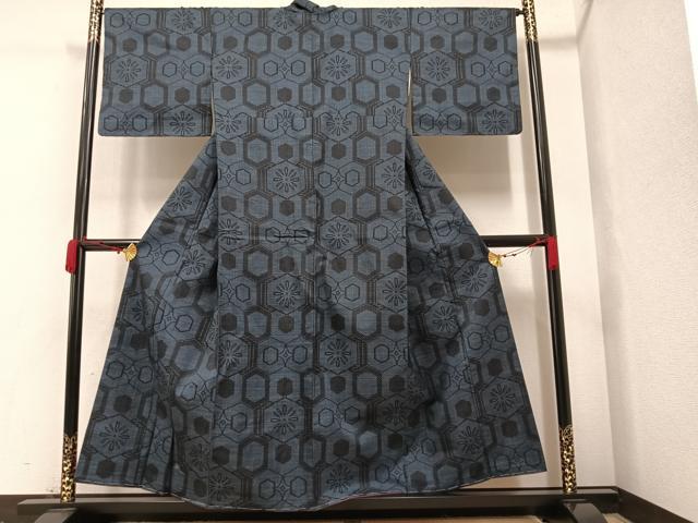 平和屋着物■本場大島紬 7マルキ 亀甲花文 正絹 逸品 AAAW7504ph