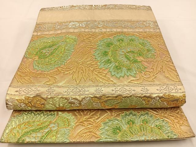 ■■■　サイズ　■■■ 長さ 425cm 幅 31cm程 ■■■　商品詳細　■■■ 【正絹・芯なし】 詳細に関しましては、画像をご確認ください。 大変上質な逸品になります。 お安く出品致しますので、是非この機会にいかがでしょうか？ ■■■　注意事項　■■■ ■モニター発色の具合により色合いが異なる場合がございます。 ■寸法は多少の誤差が生じる場合がございますのでご了承ください。 ■縫込みの長さが左右非対称の場合は短い部分を記載しております。 左右非対称であってもご返品・お値引き等の保証は出来かねますので、ご了承の上ご購入をお願い致します。 ■シミ等のチェックには注意を払っておりますが、見落としがある場合もございますし、個人の見解も様々ですので神経質な方のご購入はお控えください。 ■箪笥に入っておりました着物や帯なので畳みシワや匂いがあるものもございます。 ■お休みは基本的に土日祝となりますが、その他臨時でお休みする場合がございますのでご了承ください。 ■商品の発送は平日のみの発送となります。 ■夜間と土曜、日曜日はお問い合わせの回答が遅れる場合がございます。 ■当店では、お直し、紋入れ、お手入れ等は承っておりません。 ■生地の状態（ヤケ、経年劣化等）によってはサイズ直しが出来ない場合がございます。 その点もどうかご了承のうえ、ご購入をお願いいたします。 ■弊社で取り扱う商品は一点ものにつき、時期や在庫状況に応じて金額が変更となる場合がございます。 ■検針は行っておりません。予めご了承いただきますようお願いいたします。 ■【洗える着物】と記載のある商品におきましては、商品お届け後に洗濯を行ってしまってからのご返品にはご対応しかねます。 念の為、専門店でのお手入れをお願いいたします。 ■着物のサイズ目安は下記を参考ください↓ ＜女性着物＞　お端折り次第で＋5cm　−1cmが着用可能サイズ 　例）身丈170cmの場合、身長160cm〜175cm ＜男性着物＞　身丈＋約25cm〜27cm程が適応身長 　例）身丈155cmの場合、身長180〜182cm