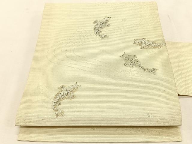 ■■■　サイズ　■■■ 長さ 349cm 幅 30.5cm程 ■■■　商品詳細　■■■ 【正絹】 状態は接写画像のように表面所々、裏地、胴回りに汚れがございます。 大変上質な逸品になりますのでぜひお手入れをされてお召しになられてはいかがでしょうか。 お安く出品致しますので、是非この機会にいかがでしょうか？ ■■■　注意事項　■■■ ■モニター発色の具合により色合いが異なる場合がございます。 ■寸法は多少の誤差が生じる場合がございますのでご了承ください。 ■縫込みの長さが左右非対称の場合は短い部分を記載しております。 左右非対称であってもご返品・お値引き等の保証は出来かねますので、ご了承の上ご購入をお願い致します。 ■シミ等のチェックには注意を払っておりますが、見落としがある場合もございますし、個人の見解も様々ですので神経質な方のご購入はお控えください。 ■箪笥に入っておりました着物や帯なので畳みシワや匂いがあるものもございます。 ■お休みは基本的に土日祝となりますが、その他臨時でお休みする場合がございますのでご了承ください。 ■商品の発送は平日のみの発送となります。 ■夜間と土曜、日曜日はお問い合わせの回答が遅れる場合がございます。 ■当店では、お直し、紋入れ、お手入れ等は承っておりません。 ■生地の状態（ヤケ、経年劣化等）によってはサイズ直しが出来ない場合がございます。 その点もどうかご了承のうえ、ご購入をお願いいたします。 ■弊社で取り扱う商品は一点ものにつき、時期や在庫状況に応じて金額が変更となる場合がございます。 ■検針は行っておりません。予めご了承いただきますようお願いいたします。 ■【洗える着物】と記載のある商品におきましては、商品お届け後に洗濯を行ってしまってからのご返品にはご対応しかねます。 念の為、専門店でのお手入れをお願いいたします。 ■写真に写っている物が全てになります。それ以外の付属品はございませんのでご了承ください。 ■状態に関する写真につきましては、掲載可能な写真枚数に限りがあるため、各箇所につき1枚参考画像を掲載しております。 ■着物のサイズ目安は下記を参考ください↓ ＜女性着物＞　お端折り次第で＋5cm　−1cmが着用可能サイズ 　例）身丈170cmの場合、身長160cm〜175cm ＜男性着物＞　身丈＋約25cm〜27cm程が適応身長 　例）身丈155cmの場合、身長180〜182cm