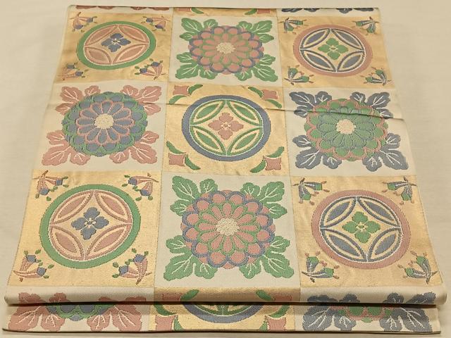 ■■■　サイズ　■■■ 長さ 420cm 幅 31.5cm程 ■■■　商品詳細　■■■ 【正絹・芯なし】 詳細に関しましては、画像をご確認ください。 大変上質な逸品になります。 お安く出品致しますので、是非この機会にいかがでしょうか？ ※汚れ等に関しましては、着用時には見えない部分になるかと思いますのであまり気にならずお召になれるかと思います。 ■■■　注意事項　■■■ ■モニター発色の具合により色合いが異なる場合がございます。 ■寸法は多少の誤差が生じる場合がございますのでご了承ください。 ■縫込みの長さが左右非対称の場合は短い部分を記載しております。 左右非対称であってもご返品・お値引き等の保証は出来かねますので、ご了承の上ご購入をお願い致します。 ■シミ等のチェックには注意を払っておりますが、見落としがある場合もございますし、個人の見解も様々ですので神経質な方のご購入はお控えください。 ■箪笥に入っておりました着物や帯なので畳みシワや匂いがあるものもございます。 ■お休みは基本的に土日祝となりますが、その他臨時でお休みする場合がございますのでご了承ください。 ■商品の発送は平日のみの発送となります。 ■夜間と土曜、日曜日はお問い合わせの回答が遅れる場合がございます。 ■当店では、お直し、紋入れ、お手入れ等は承っておりません。 ■生地の状態（ヤケ、経年劣化等）によってはサイズ直しが出来ない場合がございます。 その点もどうかご了承のうえ、ご購入をお願いいたします。 ■弊社で取り扱う商品は一点ものにつき、時期や在庫状況に応じて金額が変更となる場合がございます。 ■検針は行っておりません。予めご了承いただきますようお願いいたします。 ■【洗える着物】と記載のある商品におきましては、商品お届け後に洗濯を行ってしまってからのご返品にはご対応しかねます。 念の為、専門店でのお手入れをお願いいたします。 ■着物のサイズ目安は下記を参考ください↓ ＜女性着物＞　お端折り次第で＋5cm　−1cmが着用可能サイズ 　例）身丈170cmの場合、身長160cm〜175cm ＜男性着物＞　身丈＋約25cm〜27cm程が適応身長 　例）身丈155cmの場合、身長180〜182cm