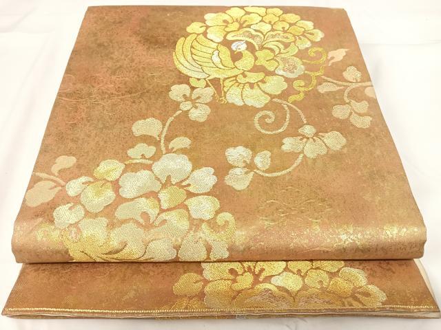 ■■■　サイズ　■■■ 長さ 442cm 幅 31cm程 ■■■　商品詳細　■■■ 【正絹】 詳細に関しましては、画像をご確認ください。 大変上質な逸品になります。 お安く出品致しますので、是非この機会にいかがでしょうか？ ※汚れ等に関しましては、着用時には見えない部分になるかと思いますのであまり気にならずお召になれるかと思います。 ■■■　注意事項　■■■ ■モニター発色の具合により色合いが異なる場合がございます。 ■寸法は多少の誤差が生じる場合がございますのでご了承ください。 ■縫込みの長さが左右非対称の場合は短い部分を記載しております。 左右非対称であってもご返品・お値引き等の保証は出来かねますので、ご了承の上ご購入をお願い致します。 ■シミ等のチェックには注意を払っておりますが、見落としがある場合もございますし、個人の見解も様々ですので神経質な方のご購入はお控えください。 ■箪笥に入っておりました着物や帯なので畳みシワや匂いがあるものもございます。 ■お休みは基本的に土日祝となりますが、その他臨時でお休みする場合がございますのでご了承ください。 ■商品の発送は平日のみの発送となります。 ■夜間と土曜、日曜日はお問い合わせの回答が遅れる場合がございます。 ■当店では、お直し、紋入れ、お手入れ等は承っておりません。 ■生地の状態（ヤケ、経年劣化等）によってはサイズ直しが出来ない場合がございます。 その点もどうかご了承のうえ、ご購入をお願いいたします。 ■弊社で取り扱う商品は一点ものにつき、時期や在庫状況に応じて金額が変更となる場合がございます。 ■検針は行っておりません。予めご了承いただきますようお願いいたします。 ■【洗える着物】と記載のある商品におきましては、商品お届け後に洗濯を行ってしまってからのご返品にはご対応しかねます。 念の為、専門店でのお手入れをお願いいたします。 ■着物のサイズ目安は下記を参考ください↓ ＜女性着物＞　お端折り次第で＋5cm　−1cmが着用可能サイズ 　例）身丈170cmの場合、身長160cm〜175cm ＜男性着物＞　身丈＋約25cm〜27cm程が適応身長 　例）身丈155cmの場合、身長180〜182cm
