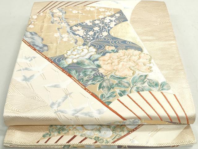 ■■■　サイズ　■■■ 長さ 420cm 幅 30.5cm程 ■■■　商品詳細　■■■ 【正絹・芯なし】 詳細に関しましては、画像をご確認ください。 大変上質な逸品になります。 お安く出品致しますので、是非この機会にいかがでしょうか？ ※汚れ等に関しましては、着用時には見えない部分になるかと思いますのであまり気にならずお召になれるかと思います。 ■■■　注意事項　■■■ ■モニター発色の具合により色合いが異なる場合がございます。 ■寸法は多少の誤差が生じる場合がございますのでご了承ください。 ■縫込みの長さが左右非対称の場合は短い部分を記載しております。 左右非対称であってもご返品・お値引き等の保証は出来かねますので、ご了承の上ご購入をお願い致します。 ■シミ等のチェックには注意を払っておりますが、見落としがある場合もございますし、個人の見解も様々ですので神経質な方のご購入はお控えください。 ■箪笥に入っておりました着物や帯なので畳みシワや匂いがあるものもございます。 ■お休みは基本的に土日祝となりますが、その他臨時でお休みする場合がございますのでご了承ください。 ■商品の発送は平日のみの発送となります。 ■夜間と土曜、日曜日はお問い合わせの回答が遅れる場合がございます。 ■当店では、お直し、紋入れ、お手入れ等は承っておりません。 ■生地の状態（ヤケ、経年劣化等）によってはサイズ直しが出来ない場合がございます。 その点もどうかご了承のうえ、ご購入をお願いいたします。 ■弊社で取り扱う商品は一点ものにつき、時期や在庫状況に応じて金額が変更となる場合がございます。 ■検針は行っておりません。予めご了承いただきますようお願いいたします。 ■【洗える着物】と記載のある商品におきましては、商品お届け後に洗濯を行ってしまってからのご返品にはご対応しかねます。 念の為、専門店でのお手入れをお願いいたします。 ■着物のサイズ目安は下記を参考ください↓ ＜女性着物＞　お端折り次第で＋5cm　−1cmが着用可能サイズ 　例）身丈170cmの場合、身長160cm〜175cm ＜男性着物＞　身丈＋約25cm〜27cm程が適応身長 　例）身丈155cmの場合、身長180〜182cm