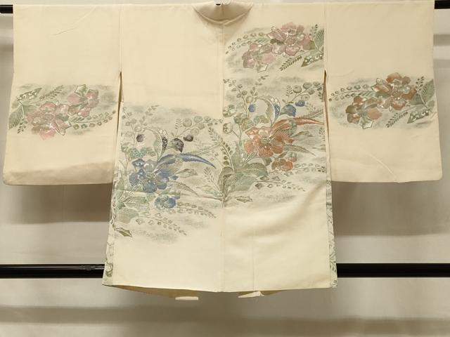 ■■■　サイズ　■■■ 身丈 81cm（肩から） 裄丈 61.5cm 袖丈 53cm　縫込み 5.5cm 袖幅 31.5cm 前幅 19cm 後幅 28.5cm 裄 お袖側 約3.5cm　身頃側 約1.5cm ■■■　商品詳細　■■■ 【正絹】 状態は接写画像のように後身頃・前身頃・両袖前・返しに薄い汚れがございますが その他特に目立ったシミ汚れなどもなく大変良い状態です。 大変上質な逸品になります。 お安く出品致しますので、是非この機会にいかがでしょうか？ ■■■　注意事項　■■■ ■モニター発色の具合により色合いが異なる場合がございます。 ■寸法は多少の誤差が生じる場合がございますのでご了承ください。 ■縫込みの長さが左右非対称の場合は短い部分を記載しております。 左右非対称であってもご返品・お値引き等の保証は出来かねますので、ご了承の上ご購入をお願い致します。 ■シミ等のチェックには注意を払っておりますが、見落としがある場合もございますし、個人の見解も様々ですので神経質な方のご購入はお控えください。 ■箪笥に入っておりました着物や帯なので畳みシワや匂いがあるものもございます。 ■お休みは基本的に土日祝となりますが、その他臨時でお休みする場合がございますのでご了承ください。 ■商品の発送は平日のみの発送となります。 ■夜間と土曜、日曜日はお問い合わせの回答が遅れる場合がございます。 ■当店では、お直し、紋入れ、お手入れ等は承っておりません。 ■生地の状態（ヤケ、経年劣化等）によってはサイズ直しが出来ない場合がございます。 その点もどうかご了承のうえ、ご購入をお願いいたします。 ■弊社で取り扱う商品は一点ものにつき、時期や在庫状況に応じて金額が変更となる場合がございます。 ■検針は行っておりません。予めご了承いただきますようお願いいたします。 ■【洗える着物】と記載のある商品におきましては、商品お届け後に洗濯を行ってしまってからのご返品にはご対応しかねます。 念の為、専門店でのお手入れをお願いいたします。 ■着物のサイズ目安は下記を参考ください↓ ＜女性着物＞　お端折り次第で＋5cm　−1cmが着用可能サイズ 　例）身丈170cmの場合、身長160cm〜175cm ＜男性着物＞　身丈＋約25cm〜27cm程が適応身長 　例）身丈155cmの場合、身長180〜182cm