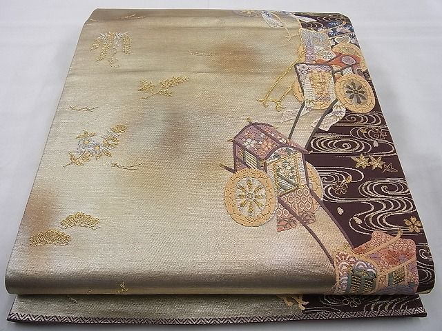 ■■■　サイズ　■■■ 長さ 438cm 幅 31cm程 ■■■　商品詳細　■■■ 【正絹】 詳細に関しましては、画像をご確認ください。 大変上質な逸品になります。 お安く出品致しますので、是非この機会にいかがでしょうか？ ■■■　注意事項　■■■ ■モニター発色の具合により色合いが異なる場合がございます。 ■寸法は多少の誤差が生じる場合がございますのでご了承ください。 ■縫込みの長さが左右非対称の場合は短い部分を記載しております。 左右非対称であってもご返品・お値引き等の保証は出来かねますので、ご了承の上ご購入をお願い致します。 ■シミ等のチェックには注意を払っておりますが、見落としがある場合もございますし、個人の見解も様々ですので神経質な方のご購入はお控えください。 ■箪笥に入っておりました着物や帯なので畳みシワや匂いがあるものもございます。 ■お休みは基本的に土日祝となりますが、その他臨時でお休みする場合がございますのでご了承ください。 ■商品の発送は平日のみの発送となります。 ■夜間と土曜、日曜日はお問い合わせの回答が遅れる場合がございます。 ■当店では、お直し、紋入れ、お手入れ等は承っておりません。 ■生地の状態（ヤケ、経年劣化等）によってはサイズ直しが出来ない場合がございます。 その点もどうかご了承のうえ、ご購入をお願いいたします。 ■弊社で取り扱う商品は一点ものにつき、時期や在庫状況に応じて金額が変更となる場合がございます。 ■検針は行っておりません。予めご了承いただきますようお願いいたします。 ■【洗える着物】と記載のある商品におきましては、商品お届け後に洗濯を行ってしまってからのご返品にはご対応しかねます。 念の為、専門店でのお手入れをお願いいたします。 ■着物のサイズ目安は下記を参考ください↓ ＜女性着物＞　お端折り次第で＋5cm　−1cmが着用可能サイズ 　例）身丈170cmの場合、身長160cm〜175cm ＜男性着物＞　身丈＋約25cm〜27cm程が適応身長 　例）身丈155cmの場合、身長180〜182cm