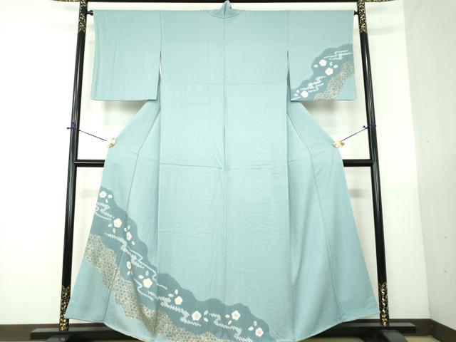 ■■■　サイズ　■■■ 身丈 157.5cm（肩から） 裄丈 65cm 袖丈 48cm　縫込み 10.5cm 袖幅 32.5cm 前幅 24.5cm 後幅 30.5cm 着物縫いこみ 内揚げ 5.5cm 裄 お袖側 約2.5cm　身頃側 約3.5cm ■■■　商品詳細　■■■ 【正絹・未使用】 状態は特に目立ったシミ汚れなどもなく大変良い状態です。 大変上質な逸品になります。 お安く出品致しますので、是非この機会にいかがでしょうか？ ■■■　注意事項　■■■ ■モニター発色の具合により色合いが異なる場合がございます。 ■寸法は多少の誤差が生じる場合がございますのでご了承ください。 ■縫込みの長さが左右非対称の場合は短い部分を記載しております。 左右非対称であってもご返品・お値引き等の保証は出来かねますので、ご了承の上ご購入をお願い致します。 ■シミ等のチェックには注意を払っておりますが、見落としがある場合もございますし、個人の見解も様々ですので神経質な方のご購入はお控えください。 ■箪笥に入っておりました着物や帯なので畳みシワや匂いがあるものもございます。 ■お休みは基本的に土日祝となりますが、その他臨時でお休みする場合がございますのでご了承ください。 ■商品の発送は平日のみの発送となります。 ■夜間と土曜、日曜日はお問い合わせの回答が遅れる場合がございます。 ■当店では、お直し、紋入れ、お手入れ等は承っておりません。 ■生地の状態（ヤケ、経年劣化等）によってはサイズ直しが出来ない場合がございます。 その点もどうかご了承のうえ、ご購入をお願いいたします。 ■弊社で取り扱う商品は一点ものにつき、時期や在庫状況に応じて金額が変更となる場合がございます。 ■検針は行っておりません。予めご了承いただきますようお願いいたします。 ■【洗える着物】と記載のある商品におきましては、商品お届け後に洗濯を行ってしまってからのご返品にはご対応しかねます。 念の為、専門店でのお手入れをお願いいたします。 ■写真に写っている物が全てになります。それ以外の付属品はございませんのでご了承ください。 ■状態に関する写真につきましては、掲載可能な写真枚数に限りがあるため、各箇所につき1枚参考画像を掲載しております。 ■着物のサイズ目安は下記を参考ください↓ ＜女性着物＞　お端折り次第で＋5cm　−1cmが着用可能サイズ 　例）身丈170cmの場合、身長160cm〜175cm ＜男性着物＞　身丈＋約25cm〜27cm程が適応身長 　例）身丈155cmの場合、身長180〜182cm