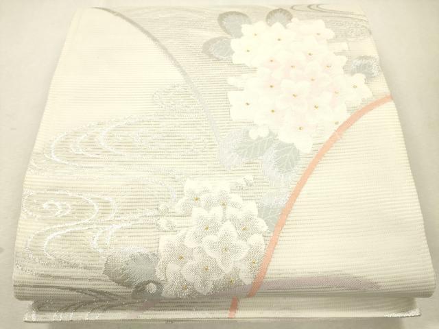 ■■■　サイズ　■■■ 長さ 428cm 幅 31cm程 ■■■　商品詳細　■■■ 【正絹】 状態は接写画像のように 前柄・帯芯に薄い汚れがございますが その他特に目立ったシミ汚れなどもなく大変良い状態です。 大変上質な逸品になります。 お安く出品致しますので、是非この機会にいかがでしょうか？ ■■■　注意事項　■■■ ■モニター発色の具合により色合いが異なる場合がございます。 ■寸法は多少の誤差が生じる場合がございますのでご了承ください。 ■縫込みの長さが左右非対称の場合は短い部分を記載しております。 左右非対称であってもご返品・お値引き等の保証は出来かねますので、ご了承の上ご購入をお願い致します。 ■シミ等のチェックには注意を払っておりますが、見落としがある場合もございますし、個人の見解も様々ですので神経質な方のご購入はお控えください。 ■箪笥に入っておりました着物や帯なので畳みシワや匂いがあるものもございます。 ■お休みは基本的に土日祝となりますが、その他臨時でお休みする場合がございますのでご了承ください。 ■商品の発送は平日のみの発送となります。 ■夜間と土曜、日曜日はお問い合わせの回答が遅れる場合がございます。 ■当店では、お直し、紋入れ、お手入れ等は承っておりません。 ■生地の状態（ヤケ、経年劣化等）によってはサイズ直しが出来ない場合がございます。 その点もどうかご了承のうえ、ご購入をお願いいたします。 ■弊社で取り扱う商品は一点ものにつき、時期や在庫状況に応じて金額が変更となる場合がございます。 ■検針は行っておりません。予めご了承いただきますようお願いいたします。 ■【洗える着物】と記載のある商品におきましては、商品お届け後に洗濯を行ってしまってからのご返品にはご対応しかねます。 念の為、専門店でのお手入れをお願いいたします。 ■着物のサイズ目安は下記を参考ください↓ ＜女性着物＞　お端折り次第で＋5cm　−1cmが着用可能サイズ 　例）身丈170cmの場合、身長160cm〜175cm ＜男性着物＞　身丈＋約25cm〜27cm程が適応身長 　例）身丈155cmの場合、身長180〜182cm