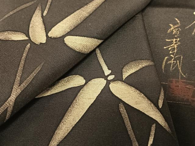 てん 美品 紋紗 室華風 落款 ミミズク 夏着物 正絹 小紋 4090 新品 ボタニカル柄 着物 正絹 仕付け糸付“ミステリアスに薫る”小紋 4641