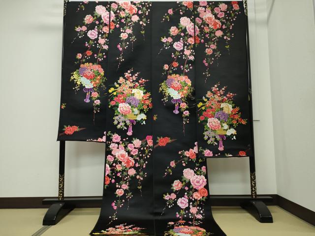 ■■■　サイズ　■■■ 長さ　　着尺分あり 幅　　　約39.5cm ■■■　商品詳細　■■■ 【正絹・未使用】 状態は特に目立ったシミ汚れなどもなく大変良い状態です。 大変上質な逸品になります。 お安く出品致しますので、是非この機会にいかがでしょうか？ ■■■　注意事項　■■■ ■モニター発色の具合により色合いが異なる場合がございます。 ■寸法は多少の誤差が生じる場合がございますのでご了承ください。 ■縫込みの長さが左右非対称の場合は短い部分を記載しております。 左右非対称であってもご返品・お値引き等の保証は出来かねますので、ご了承の上ご購入をお願い致します。 ■シミ等のチェックには注意を払っておりますが、見落としがある場合もございますし、個人の見解も様々ですので神経質な方のご購入はお控えください。 ■箪笥に入っておりました着物や帯なので畳みシワや匂いがあるものもございます。 ■お休みは基本的に土日祝となりますが、その他臨時でお休みする場合がございますのでご了承ください。 ■商品の発送は平日のみの発送となります。 ■夜間と土曜、日曜日はお問い合わせの回答が遅れる場合がございます。 ■当店では、お直し、紋入れ、お手入れ等は承っておりません。 ■生地の状態（ヤケ、経年劣化等）によってはサイズ直しが出来ない場合がございます。 その点もどうかご了承のうえ、ご購入をお願いいたします。 ■弊社で取り扱う商品は一点ものにつき、時期や在庫状況に応じて金額が変更となる場合がございます。 ■検針は行っておりません。予めご了承いただきますようお願いいたします。 ■【洗える着物】と記載のある商品におきましては、商品お届け後に洗濯を行ってしまってからのご返品にはご対応しかねます。 念の為、専門店でのお手入れをお願いいたします。 ■写真に写っている物が全てになります。それ以外の付属品はございませんのでご了承ください。 ■状態に関する写真につきましては、掲載可能な写真枚数に限りがあるため、各箇所につき1枚参考画像を掲載しております。 ■着物のサイズ目安は下記を参考ください↓ ＜女性着物＞　お端折り次第で＋5cm　−1cmが着用可能サイズ 　例）身丈170cmの場合、身長160cm〜175cm ＜男性着物＞　身丈＋約25cm〜27cm程が適応身長 　例）身丈155cmの場合、身長180〜182cm