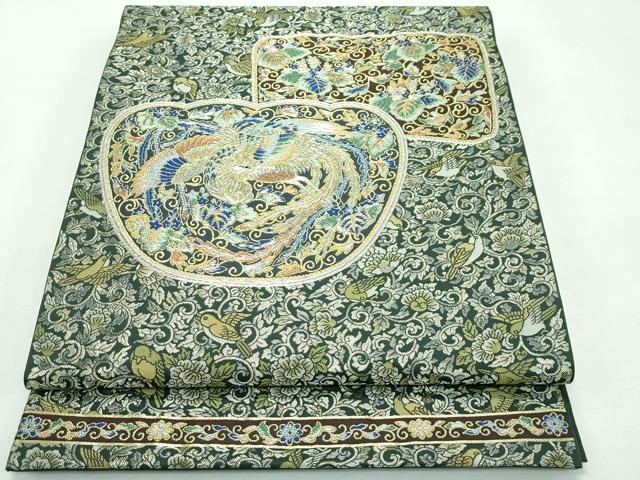 ■■■　サイズ　■■■ 長さ 434cm　幅 30.5cm程 ■■■　商品詳細　■■■ 【正絹・芯なし】 状態は数回程しか締めておらず 特に目立ったシミ汚れなどもなく大変良い状態です。 川島織物は明治24年、国内業者で初の宮内省御用達となるなど、 創業以来、技術と品質、独自のデザイン表現力にとことんこだわり続け、 今や、「三本線に軍配マークの川島の帯は最高級」 といわれるトップブランドです。 大変上質な極上の逸品になります。 お安く出品致しますので、是非この機会にいかがでしょうか？ ■■■　注意事項　■■■ ■モニター発色の具合により色合いが異なる場合がございます。 ■寸法は多少の誤差が生じる場合がございますのでご了承ください。 ■縫込みの長さが左右非対称の場合は短い部分を記載しております。 左右非対称であってもご返品・お値引き等の保証は出来かねますので、ご了承の上ご購入をお願い致します。 ■シミ等のチェックには注意を払っておりますが、見落としがある場合もございますし、個人の見解も様々ですので神経質な方のご購入はお控えください。 ■箪笥に入っておりました着物や帯なので畳みシワや匂いがあるものもございます。 ■お休みは基本的に土日祝となりますが、その他臨時でお休みする場合がございますのでご了承ください。 ■商品の発送は平日のみの発送となります。 ■夜間と土曜、日曜日はお問い合わせの回答が遅れる場合がございます。 ■当店では、お直し、紋入れ、お手入れ等は承っておりません。 ■生地の状態（ヤケ、経年劣化等）によってはサイズ直しが出来ない場合がございます。 その点もどうかご了承のうえ、ご購入をお願いいたします。 ■弊社で取り扱う商品は一点ものにつき、時期や在庫状況に応じて金額が変更となる場合がございます。 ■検針は行っておりません。予めご了承いただきますようお願いいたします。 ■【洗える着物】と記載のある商品におきましては、商品お届け後に洗濯を行ってしまってからのご返品にはご対応しかねます。 念の為、専門店でのお手入れをお願いいたします。 ■着物のサイズ目安は下記を参考ください↓ ＜女性着物＞　お端折り次第で＋5?　−10?が着用可能サイズ 　例）身丈170?の場合、身長160?〜175? ＜男性着物＞　身丈＋約25?〜27?程が適応身長 　例）身丈155?の場合、身長180〜182?
