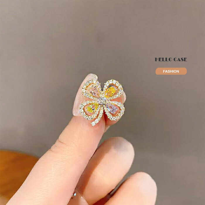 キラキラ花 ブローチ ファッション 可愛い 四つ葉のクローバーブローチ ピンバッジ ブローチ 大人 かわいい アクセサリー 贈り物 レディース ガールズ タックピン パーティー 普段着 人気 ピンバッチ 高品質 上品 ギフト 幸せ 3