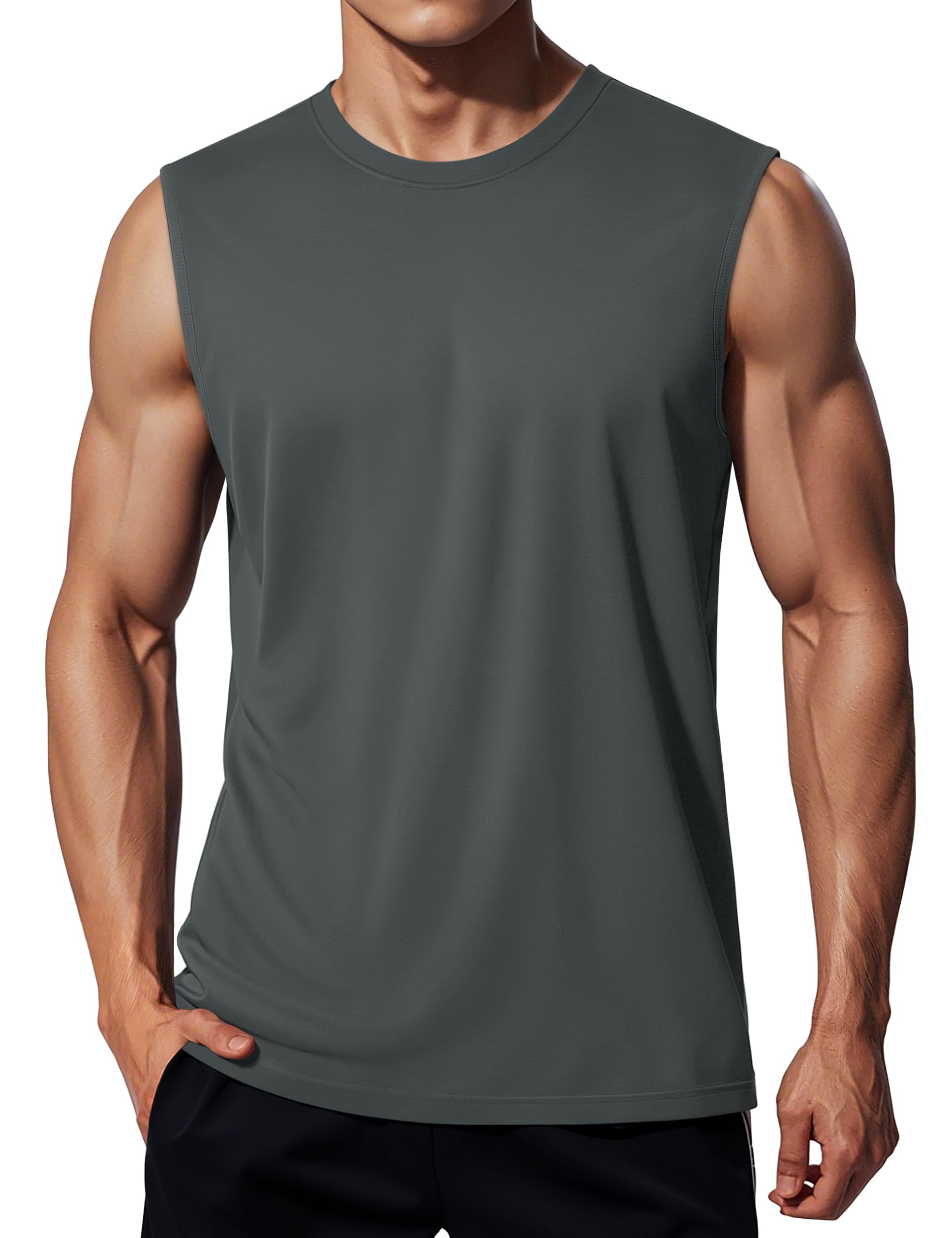 商品情報商品の説明主な仕様 【快適素材】軽量で通気性・伸縮性に優れたポリエステルxスパンデックス生地を使用。動きやすく、室内外のアクティビティに対応する快適な着心地。【UVカット】UPF50+の高機能素材で、UVA・UVBを最大98％カット。強い日差しの下でも肌をしっかり守ります。【吸汗速乾】汗を素早く吸収・発散する吸汗速乾素材で、運動中もドライな着心地をキープ。暑い季節のトレーニングにも最適。【動きやすさ】クルーネック＆ノースリーブ仕様で腕の可動域を確保。タグなし仕様で肌あたりもやさしく、ストレスフリーな着心地。【幅広く活躍】ランニング、筋トレ、ヨガ、バスケなどのスポーツはもちろん、普段使いやインナーとしても活躍する万能タンクトップ。