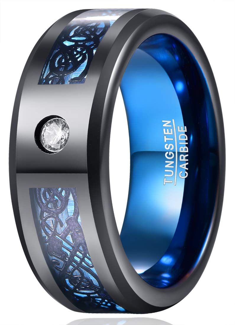 商品情報商品の説明主な仕様 【商品詳細】素材：タングステン、キュービックジルコニア（CZ）。サイズ：横幅8MM。付属品：ギフトボックス・専用クロス。【デザイン】古代ケルト族のドラゴンをモチーフにした神秘的なデザイン。マットなラインが洗練された印象を与え、サイドの鏡面仕上げが高級感を演出します。シンプルながら存在感のあるデザインで、性別を問わず幅広く愛用いただけます。【タングステンの特性】タングステンは金属アレルギーを引き起こしにくい性質を持ち、耐久性にも優れています。日常使いはもちろん、特別な場面でも安心してお使いいただけます。【キュービックジルコニアの輝き】ダイヤモンドのような上品な輝きを気軽に楽しめるキュービックジルコニアを採用。普段使いから特別なシーンまで幅広く活躍するアイテムです。【安心購入】すべての商品は専属スタッフによる厳しい検品を実施。万が一不良品があった場合でも、30日間の付きで迅速に対応いたしますので、安心してご購入いただけます。